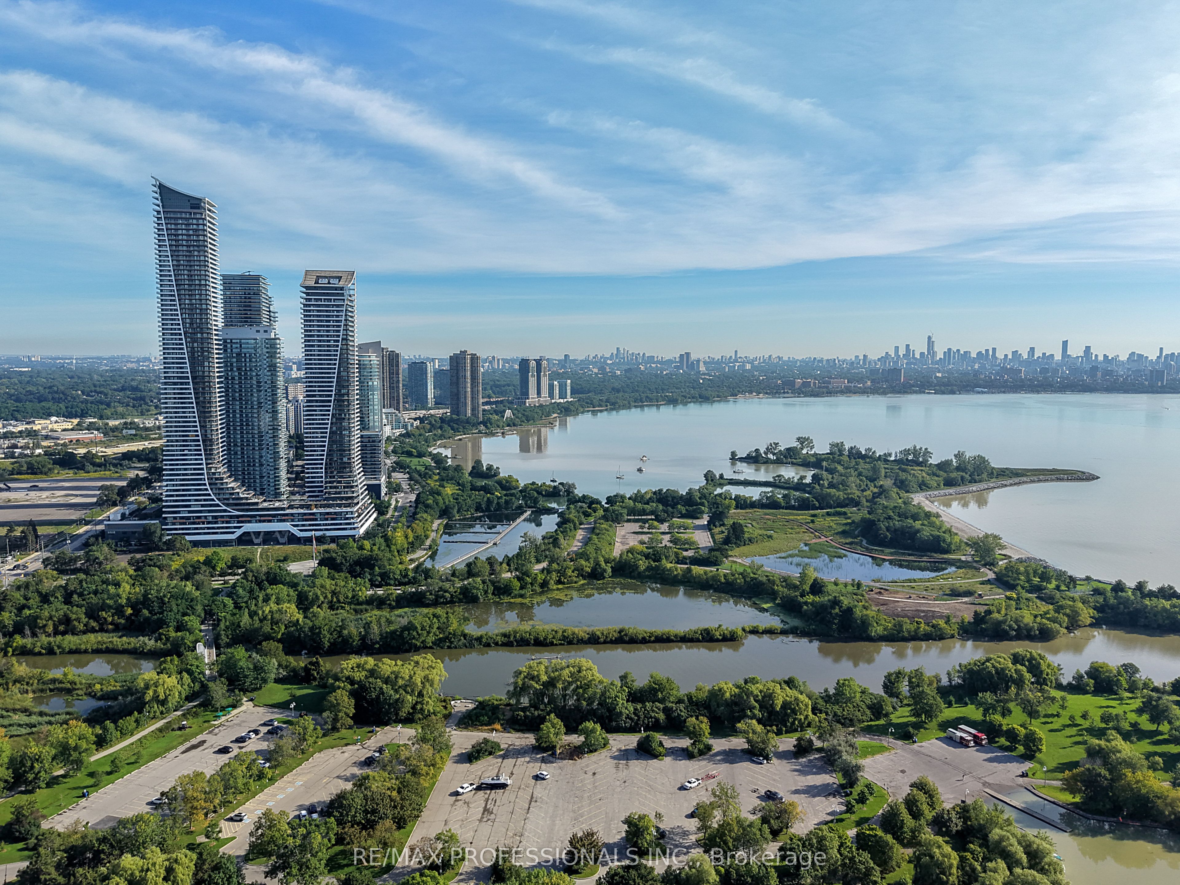 30 Shore Breeze Drive 2418, Toronto, ON M8V 0J1 photo 2