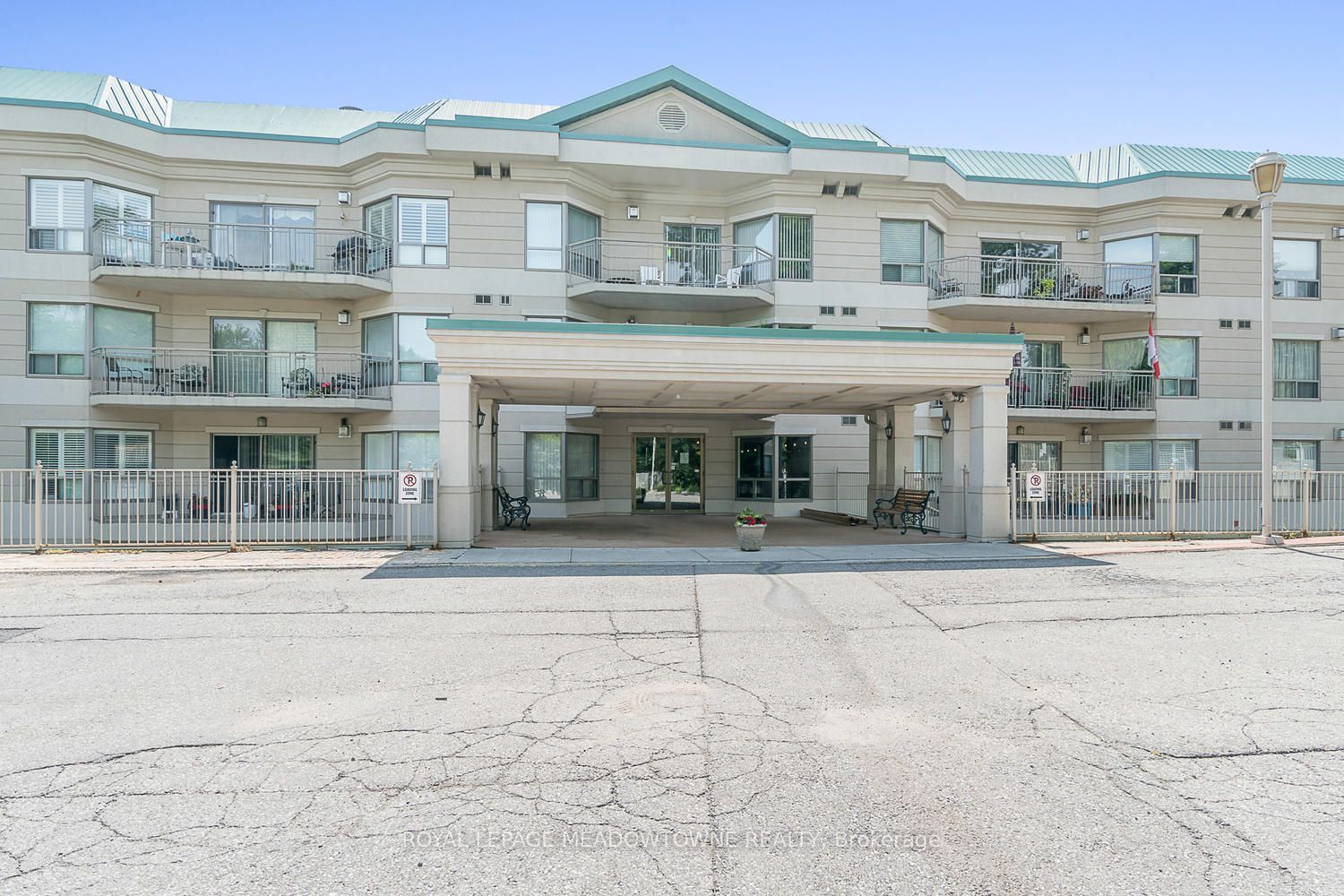 24 Chapel Street Ph02, Halton Hills, ON L7G 6A7 photo 2
