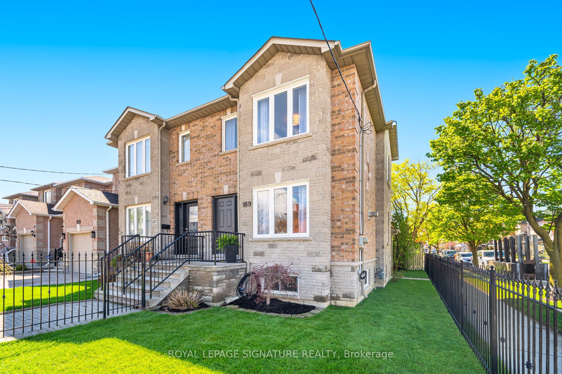 189 Aileen Avenue, Toronto, ON M6M 1G1