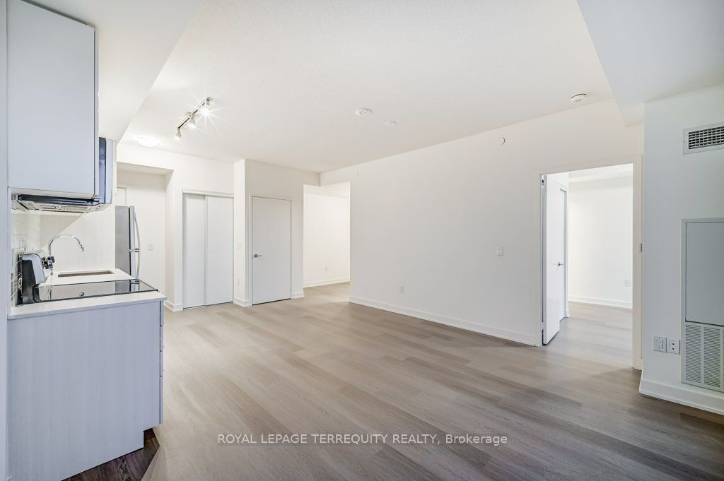 859 The Queensway 614, Toronto, ON M8Z 1N8 photo 4