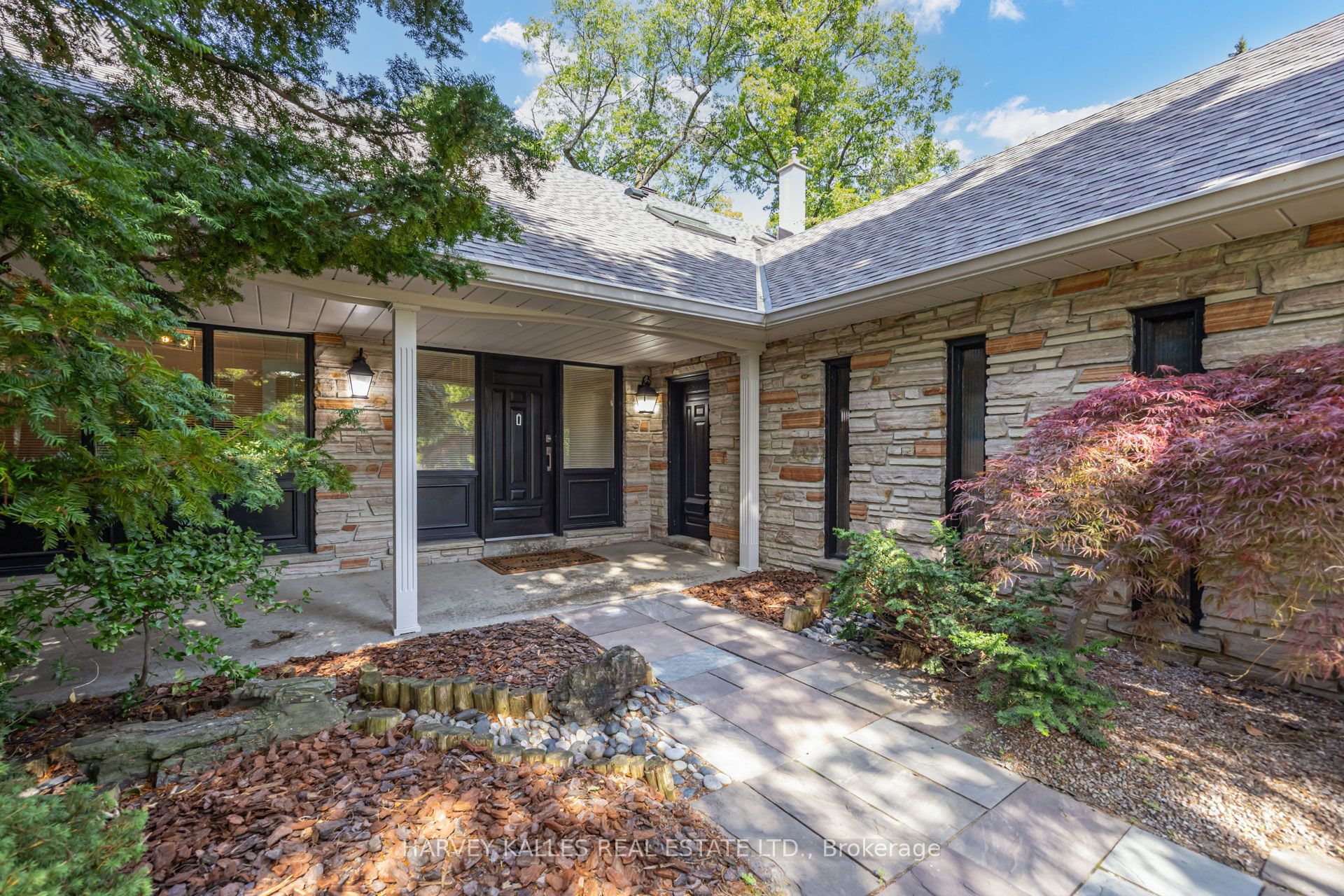 19 Ridgegate Crescent, Toronto, ON M8Y 2C9 photo 2