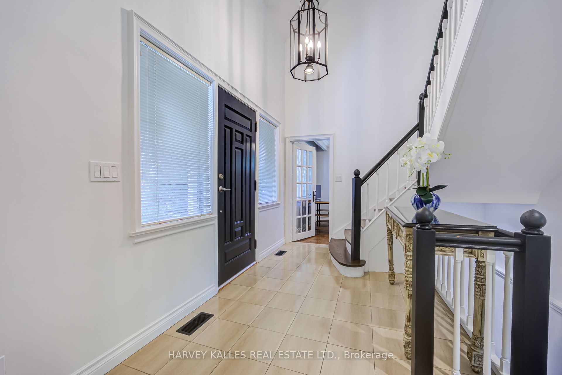 19 Ridgegate Crescent, Toronto, ON M8Y 2C9 photo 3