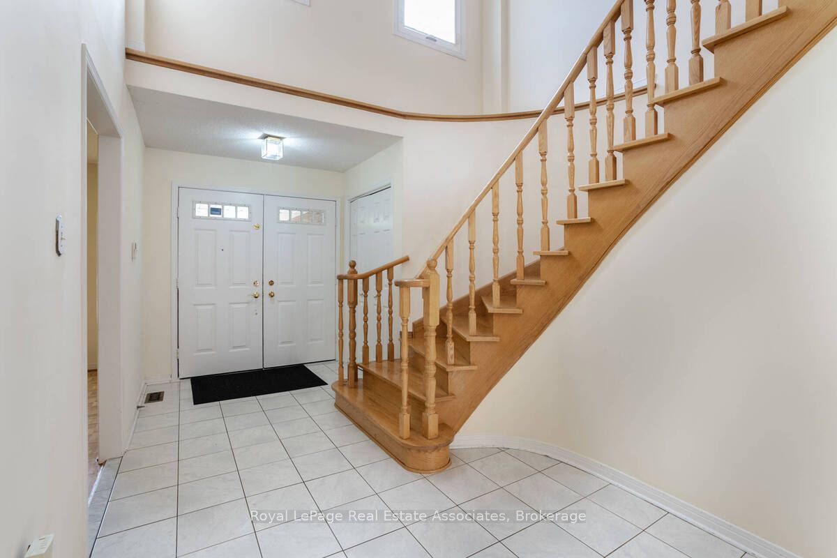 2551 Wynten Way, Oakville, ON L6J 7K5 photo 4