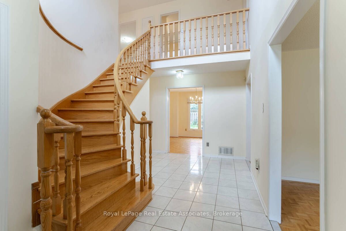 2551 Wynten Way, Oakville, ON L6J 7K5 photo 5