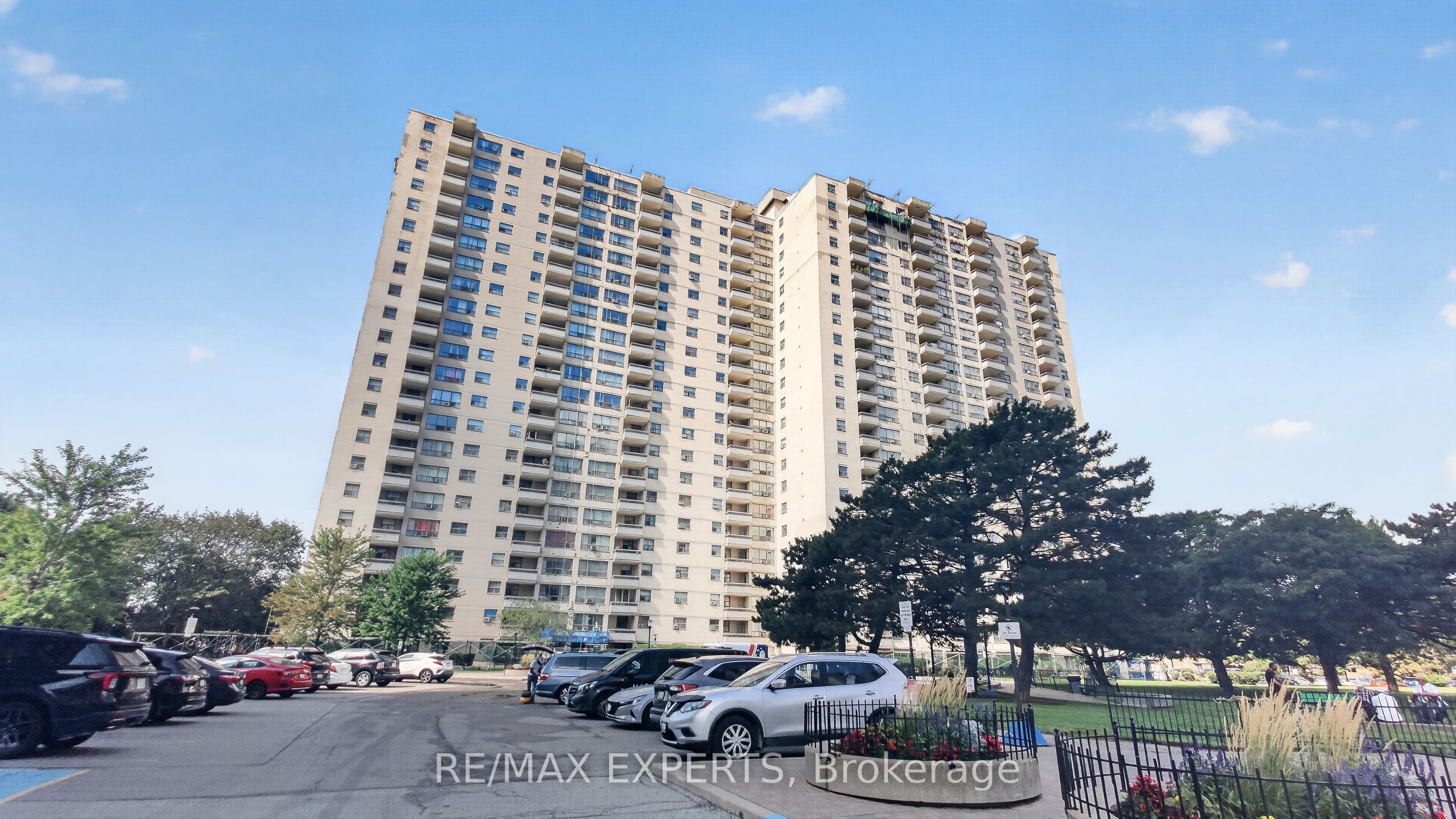 390 Dixon Road 1703, Toronto, ON M9R 1T4