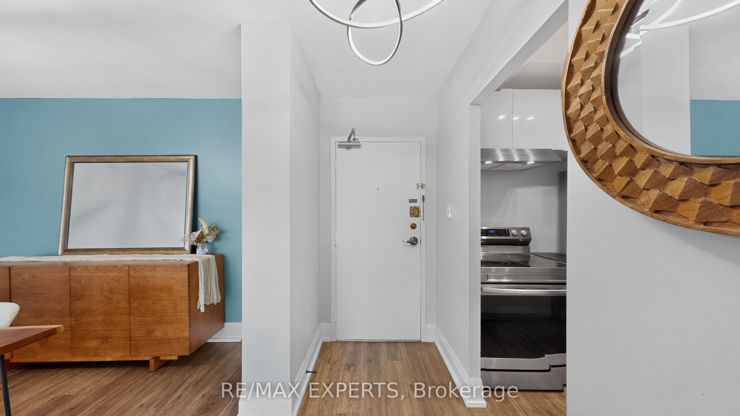 390 Dixon Road 1703, Toronto, ON M9R 1T4 photo 3