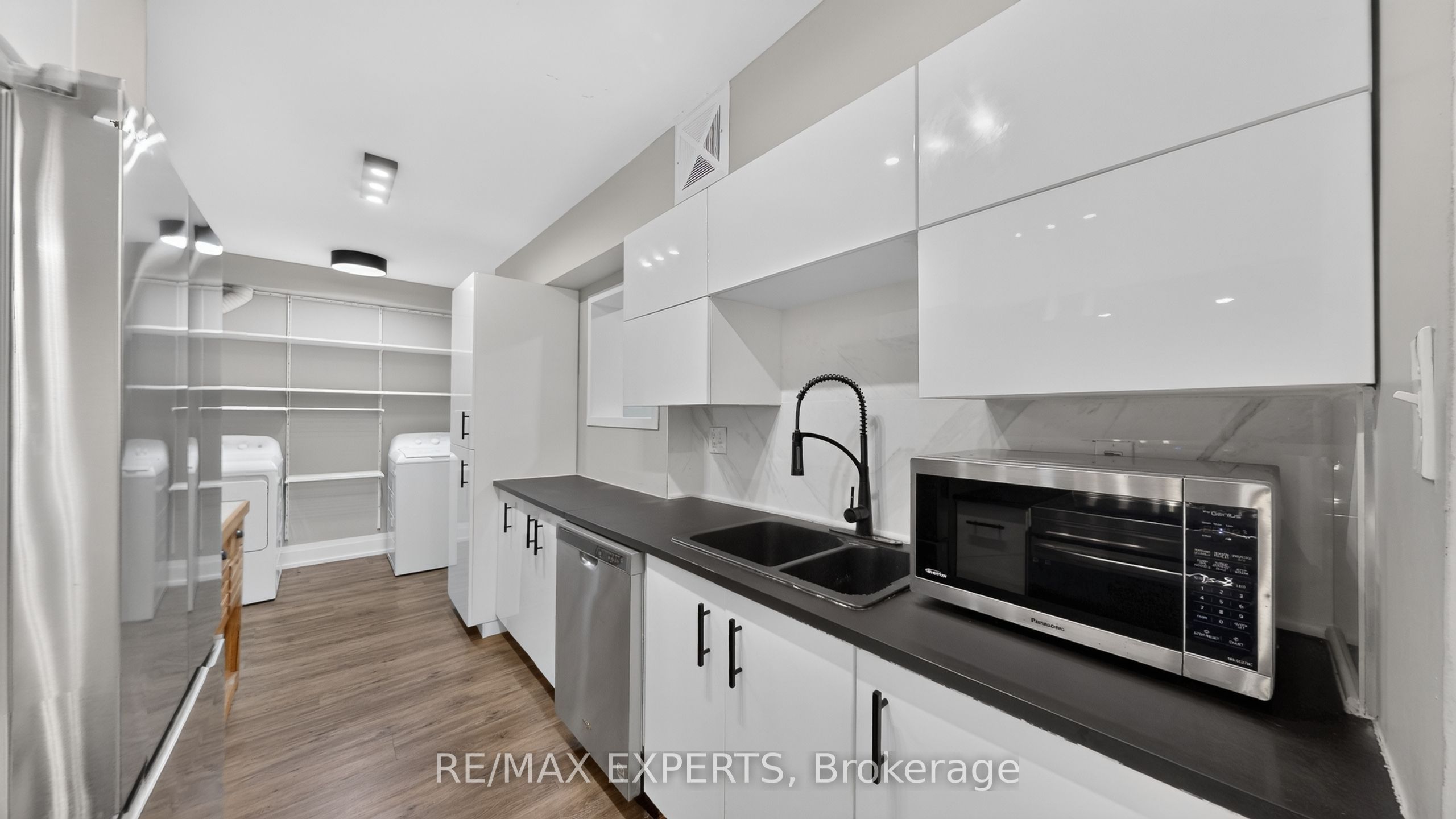 390 Dixon Road 1703, Toronto, ON M9R 1T4 photo 4