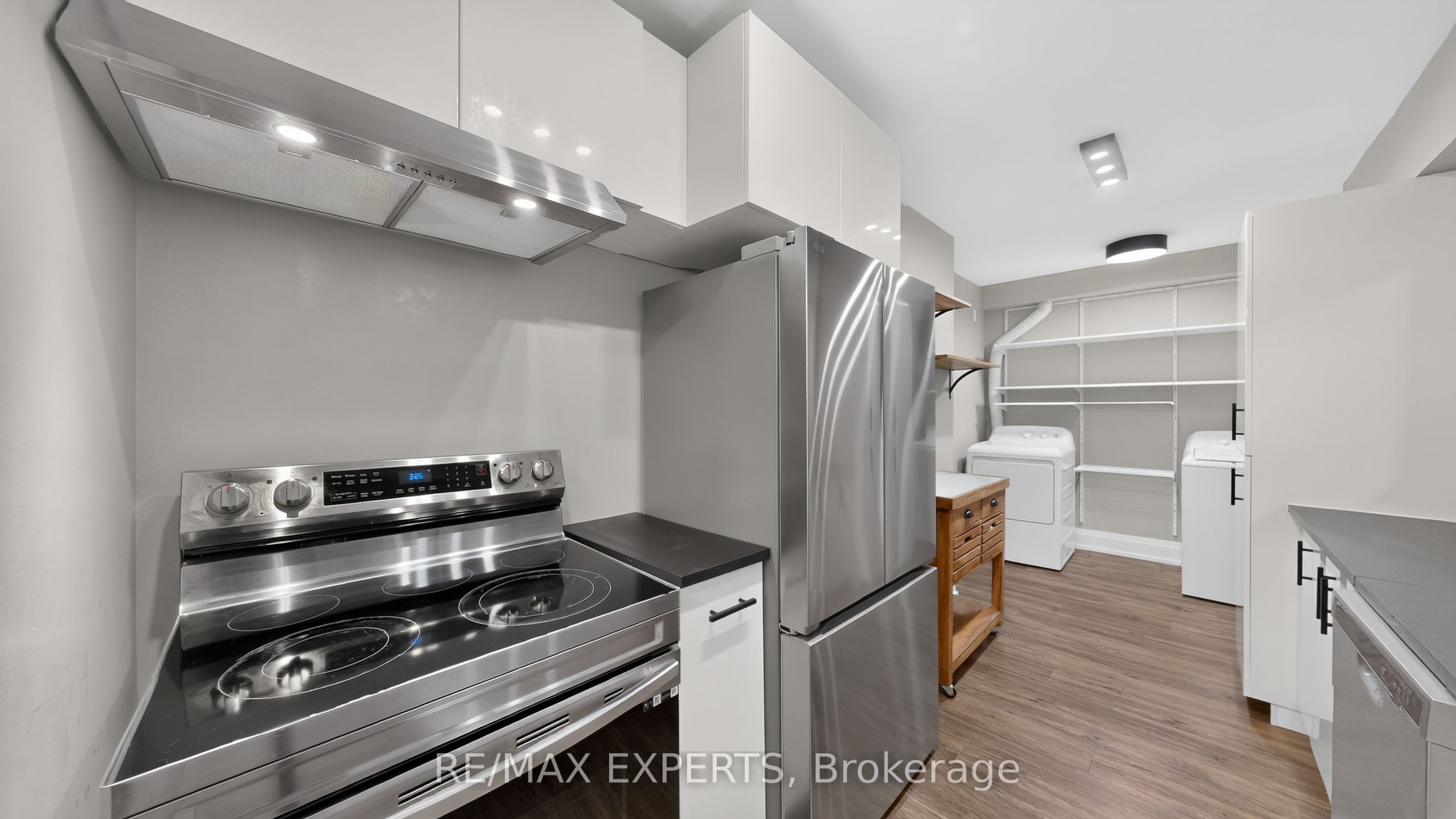 390 Dixon Road 1703, Toronto, ON M9R 1T4 photo 5