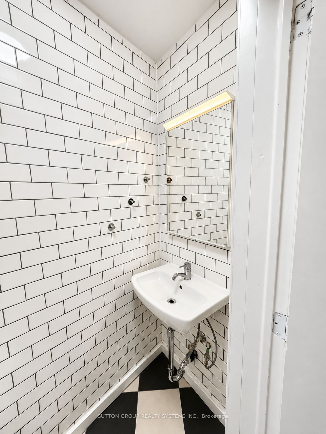 616 Rogers Road 2nd Floor, Toronto, ON M6M 1B8 photo 4