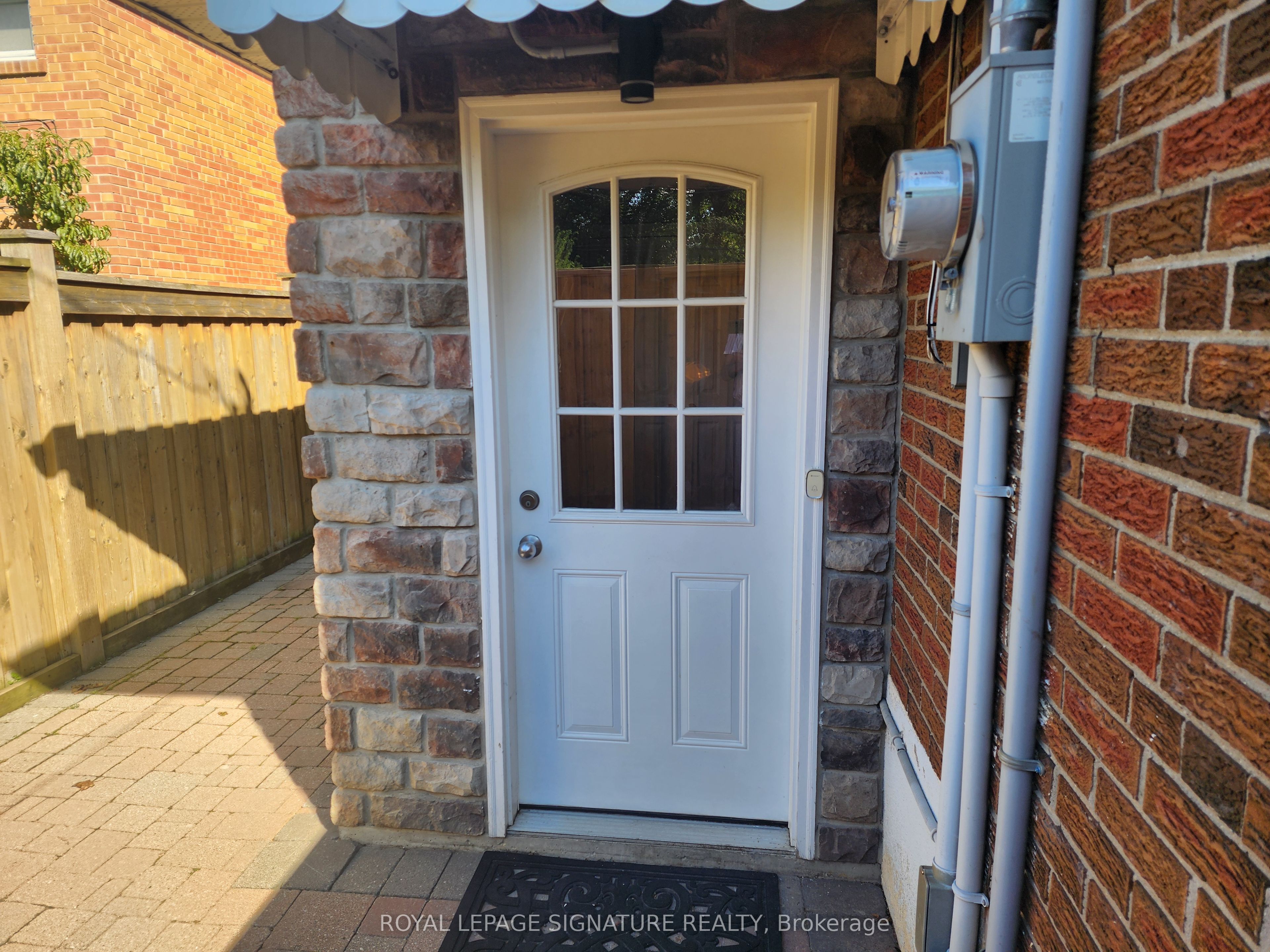 35 Summitcrest Drive Lower Level, Toronto, ON M9P 1H1 photo 3