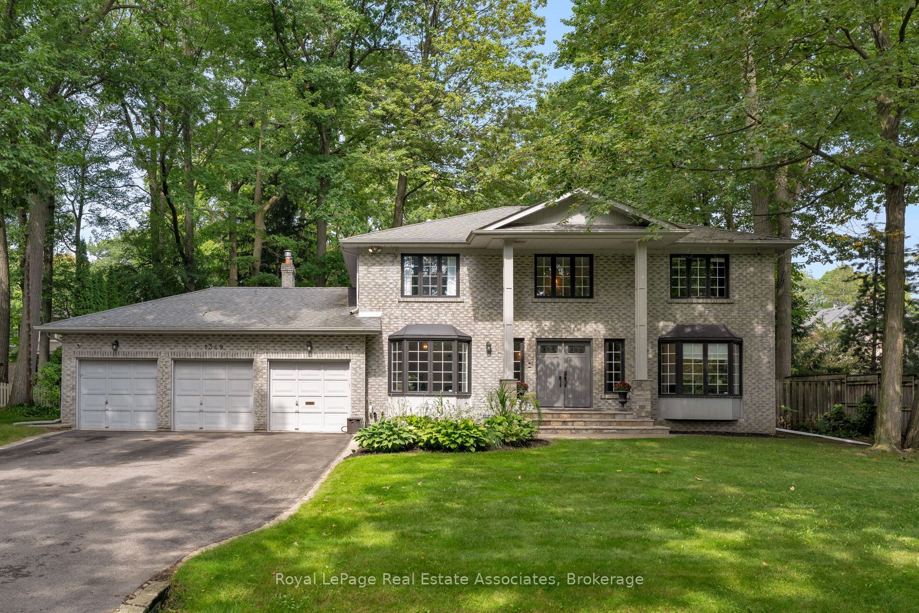 1349 Birchwood Heights Drive, Mississauga, ON L5G 2Y3