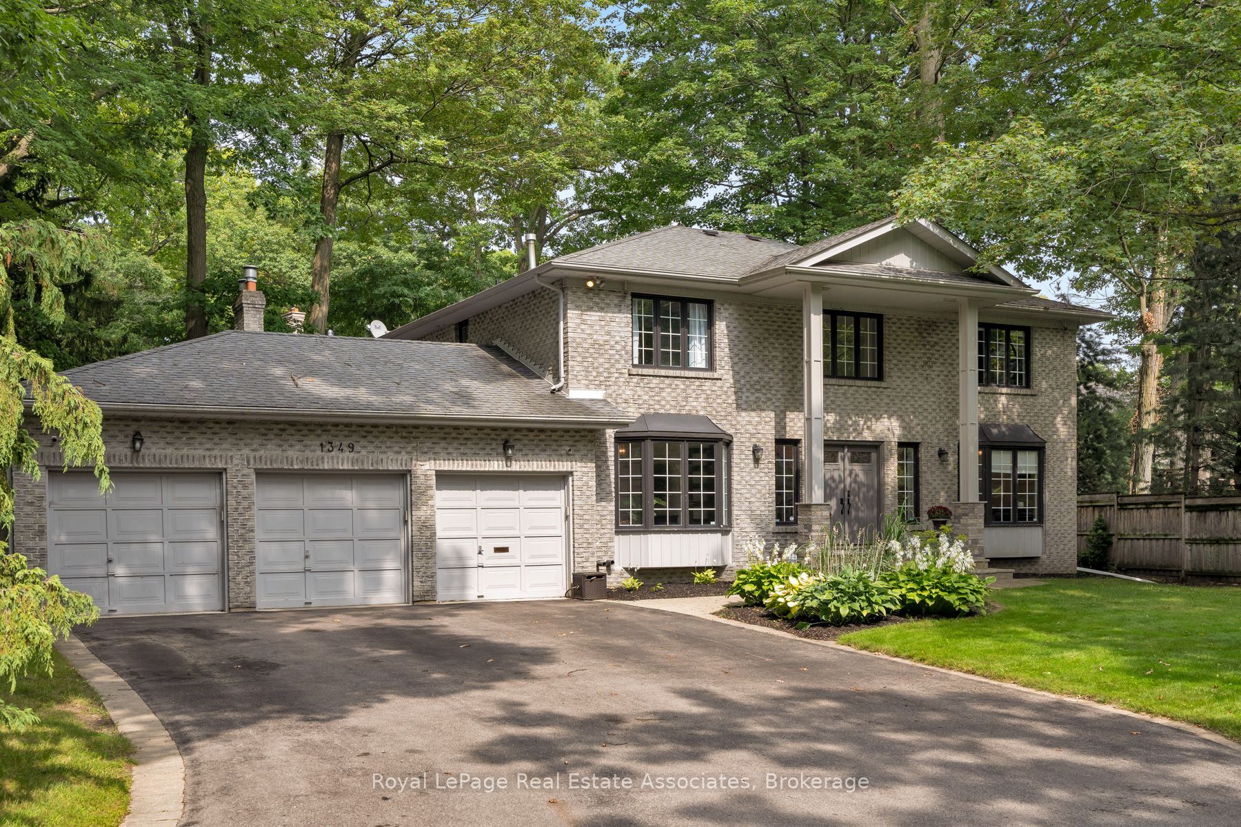 1349 Birchwood Heights Drive, Mississauga, ON L5G 2Y3 photo 2