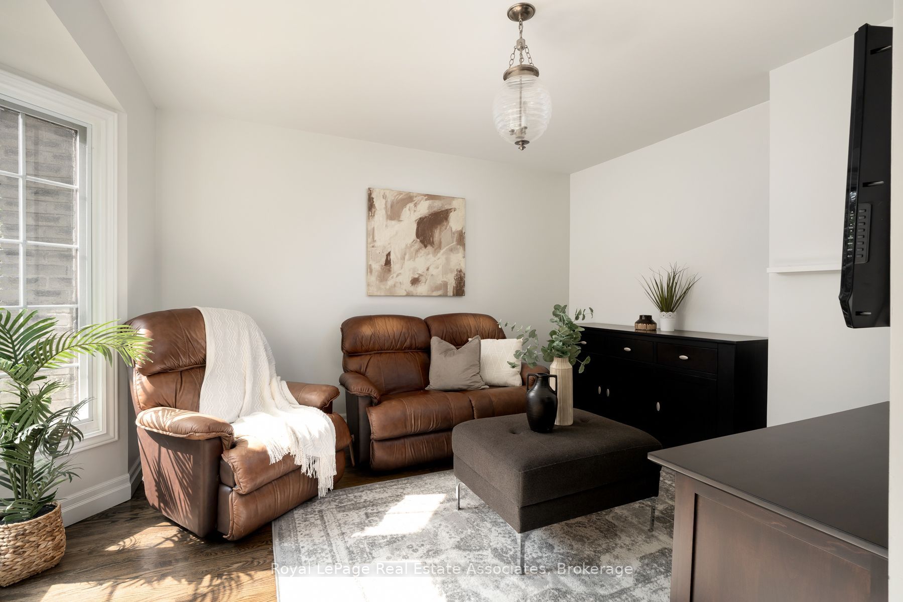 1349 Birchwood Heights Drive, Mississauga, ON L5G 2Y3 photo 4