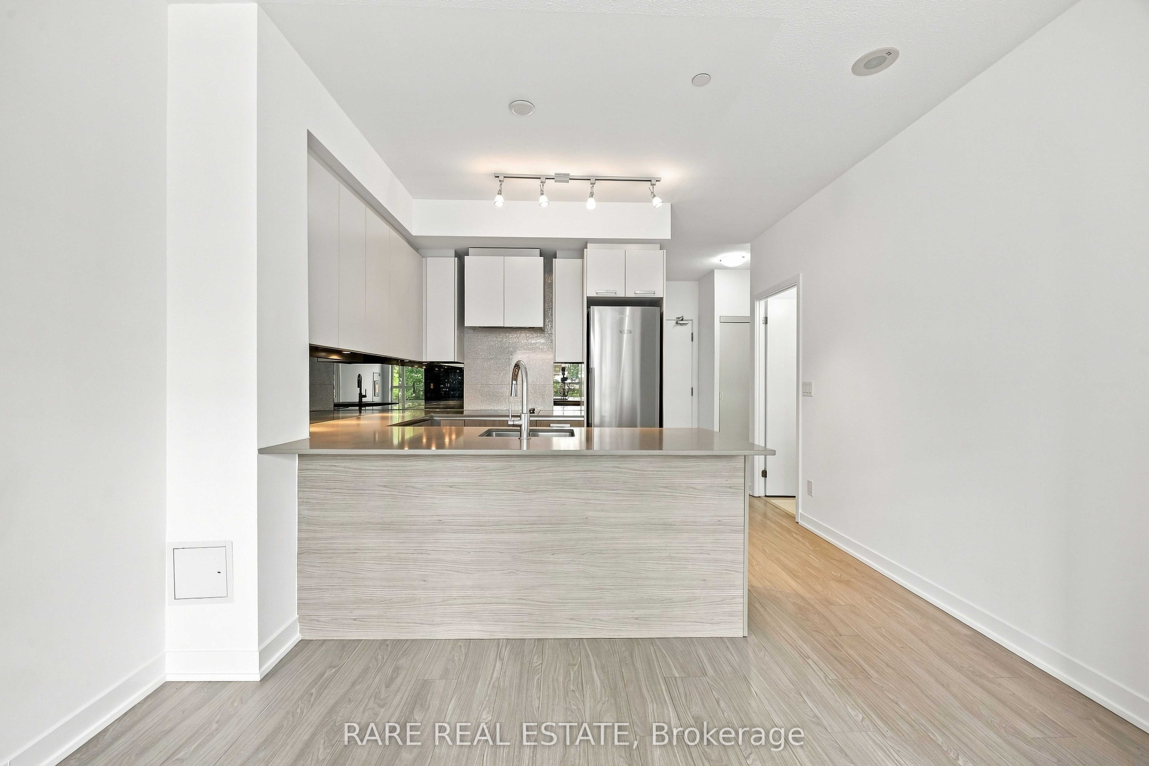 1830 Bloor Street W 206, Toronto, ON M6P 0A2 photo 2