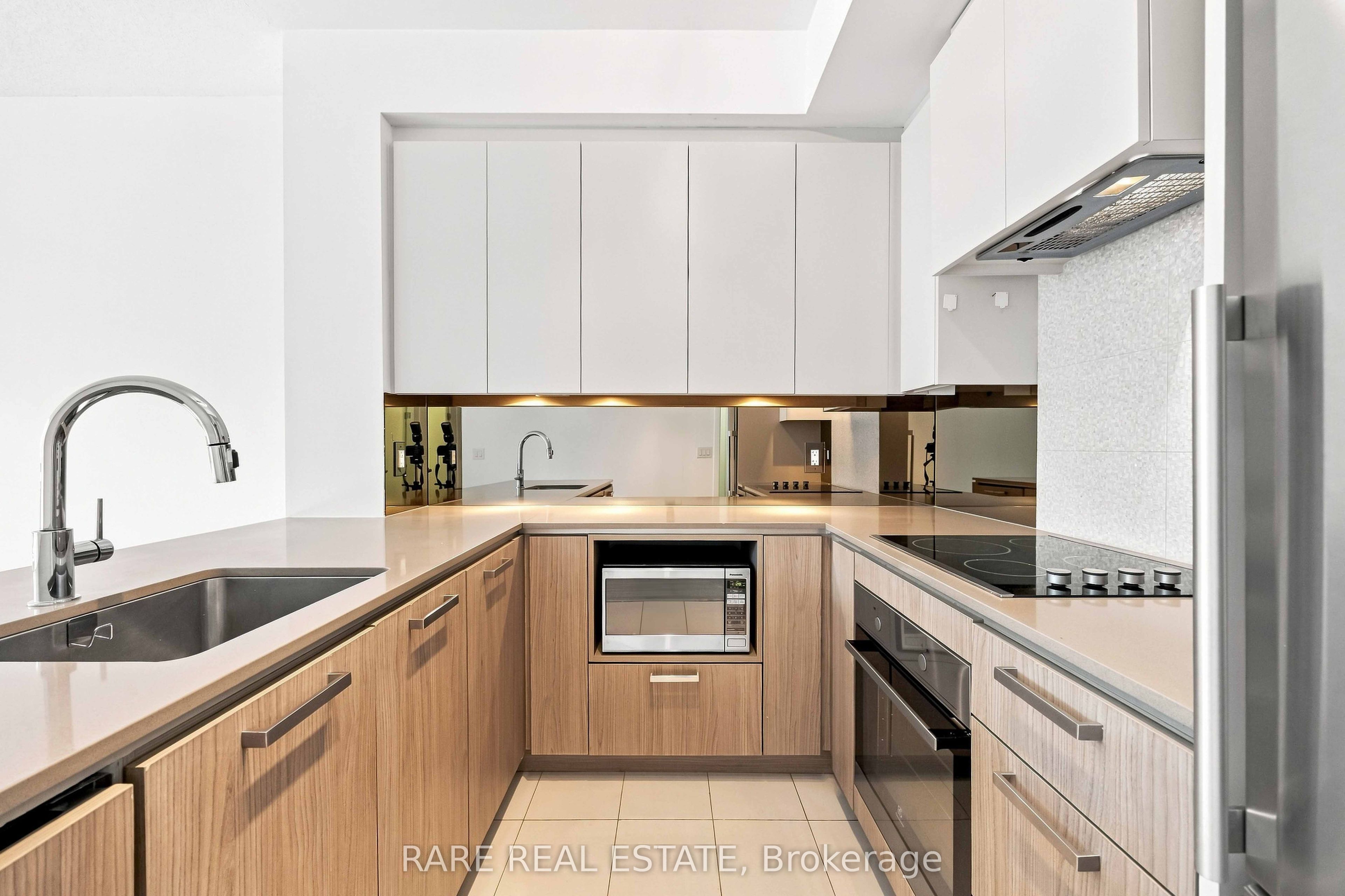 1830 Bloor Street W 206, Toronto, ON M6P 0A2 photo 3