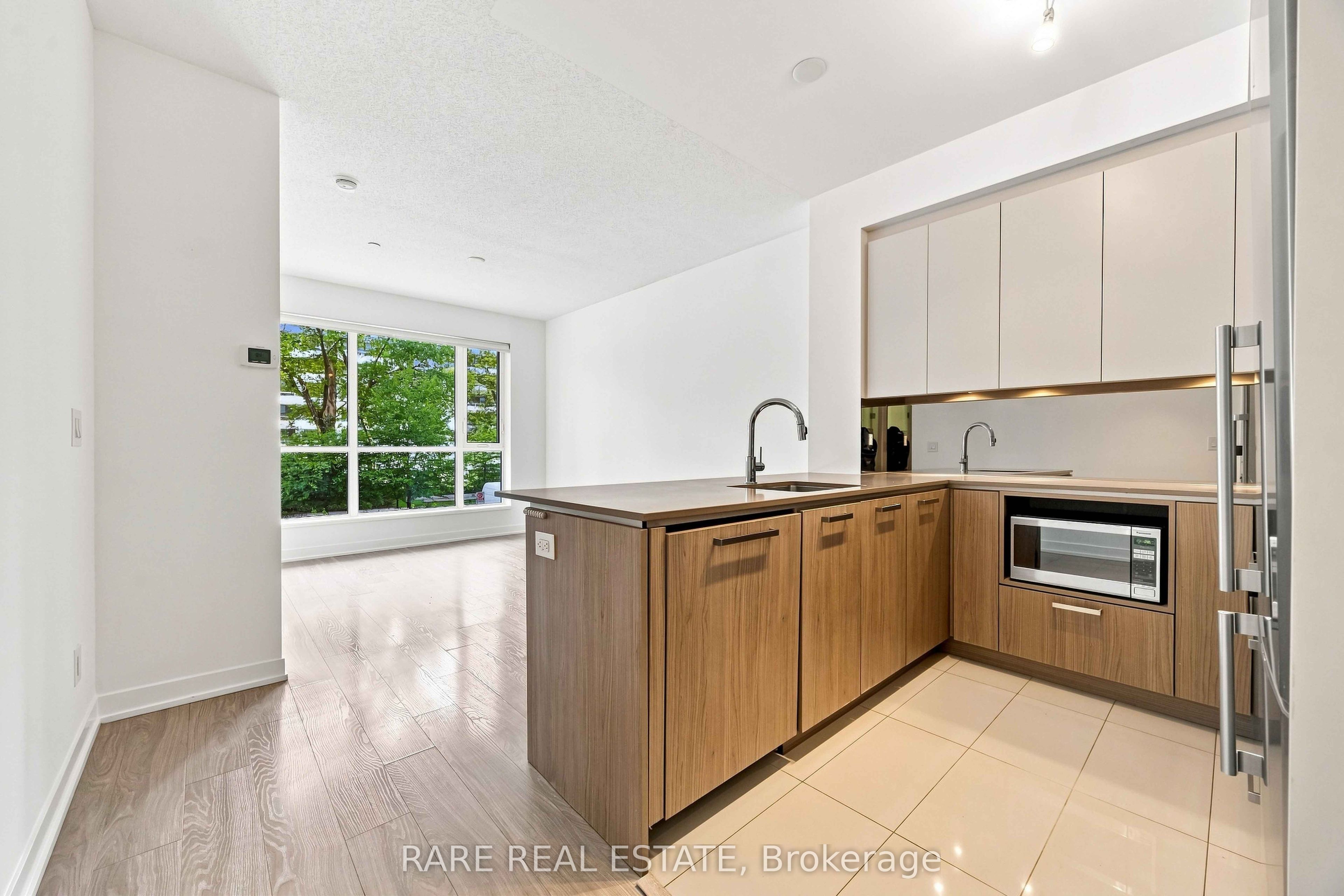 1830 Bloor Street W 206, Toronto, ON M6P 0A2 photo 5