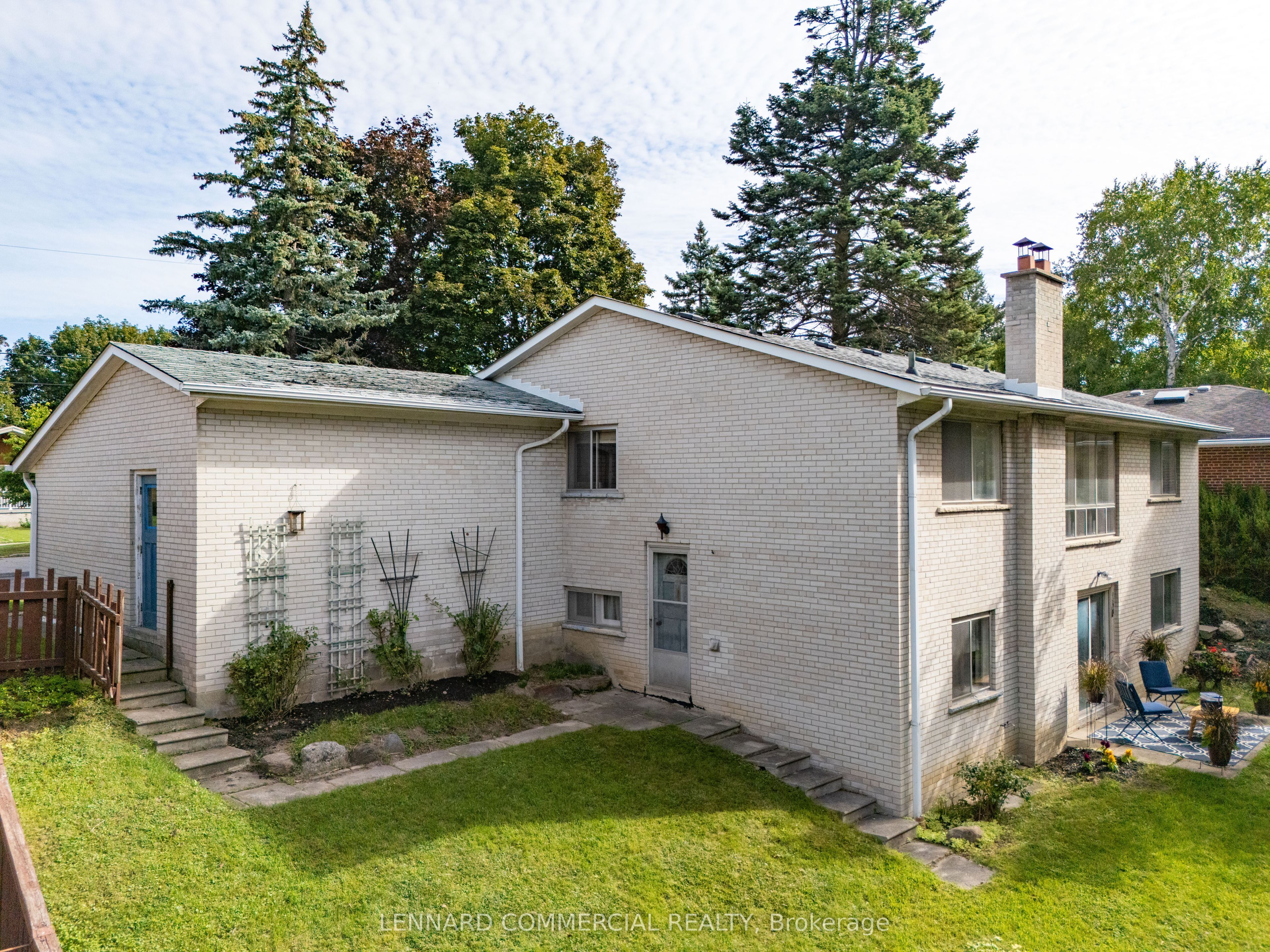 149 Verobeach Boulevard, Toronto, ON M9M 1R2 photo 2