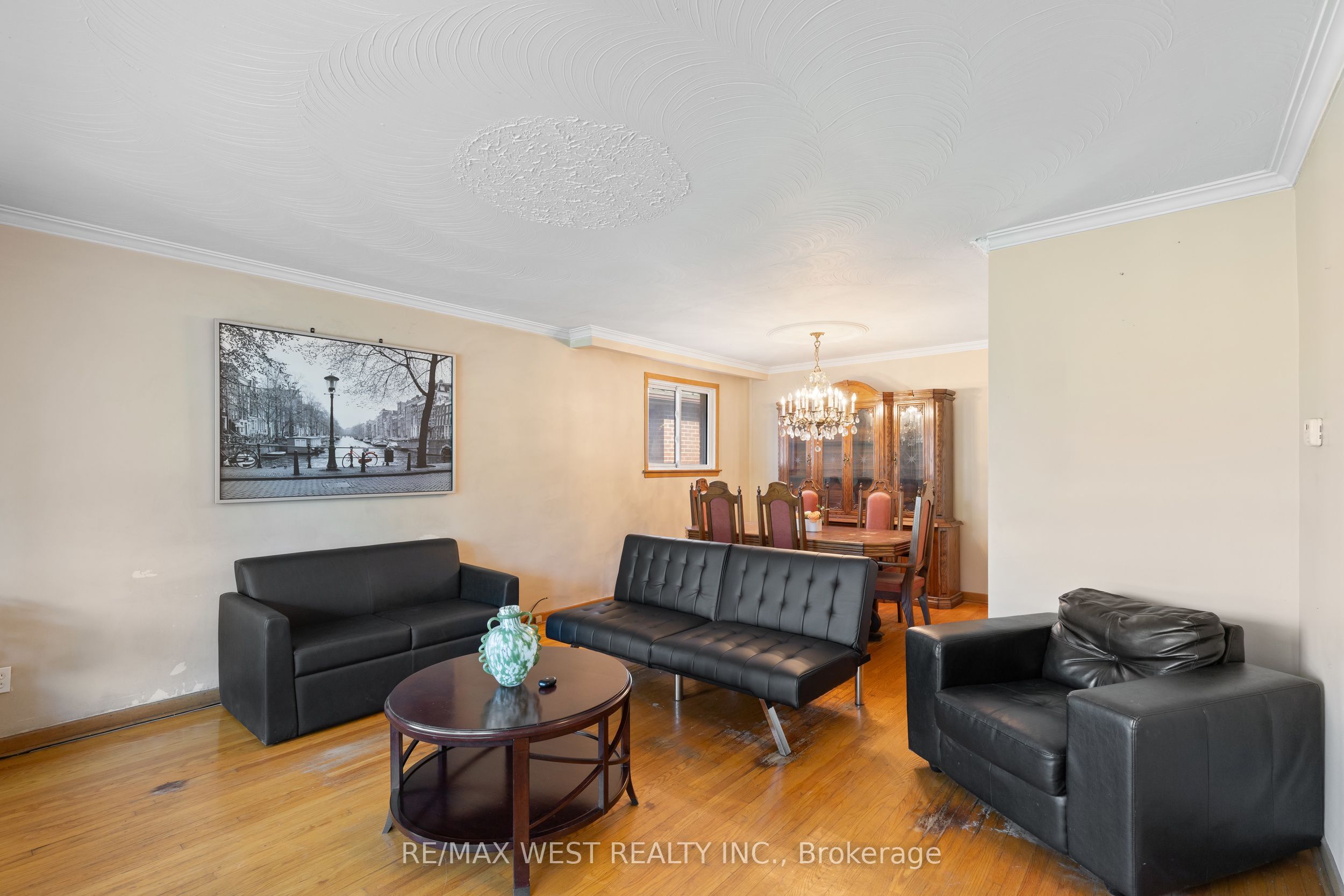 25 Apted Avenue, Toronto, ON M9L 2P2 photo 4