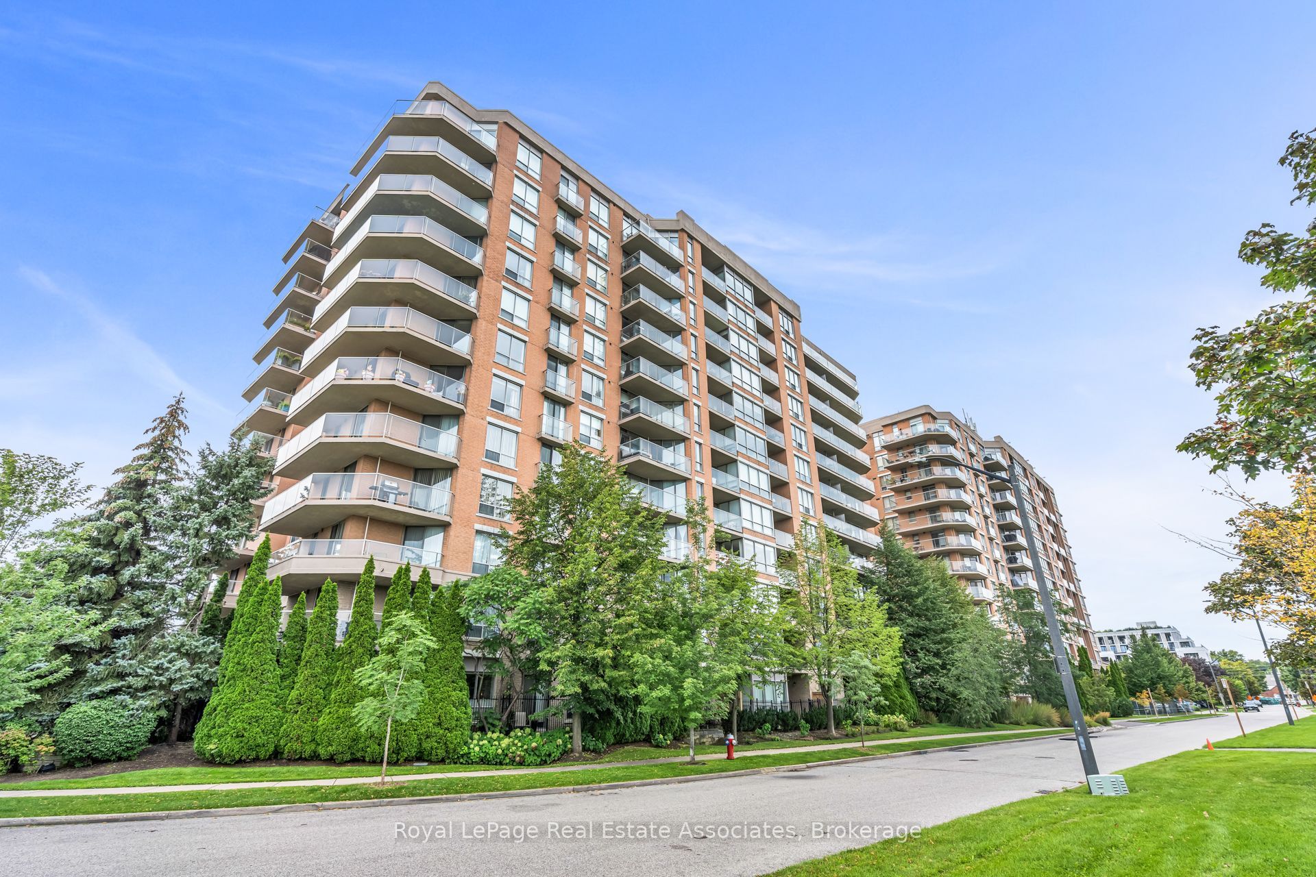 1140 Parkwest Place 208, Mississauga, ON L5E 3K9