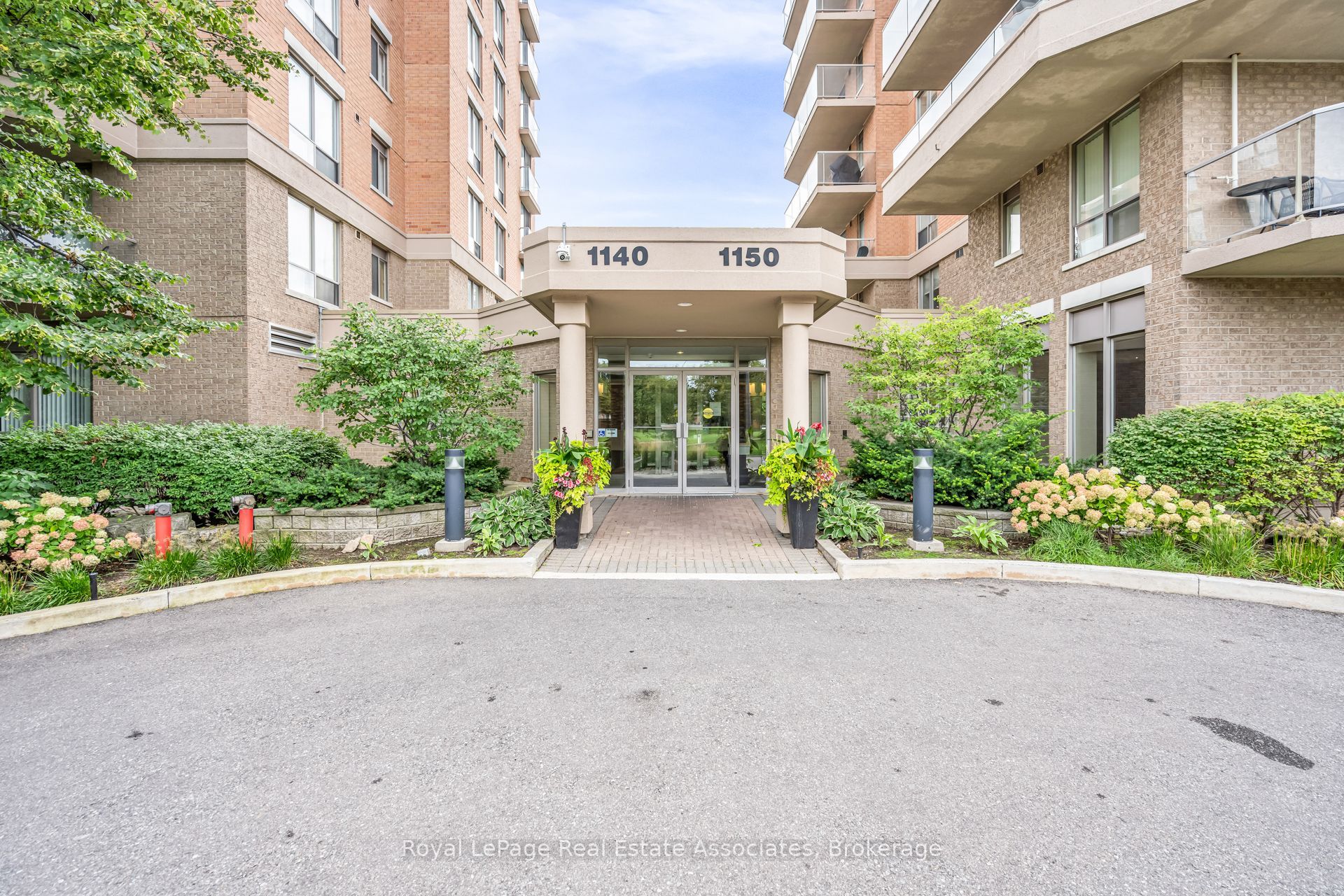 1140 Parkwest Place 208, Mississauga, ON L5E 3K9 photo 2