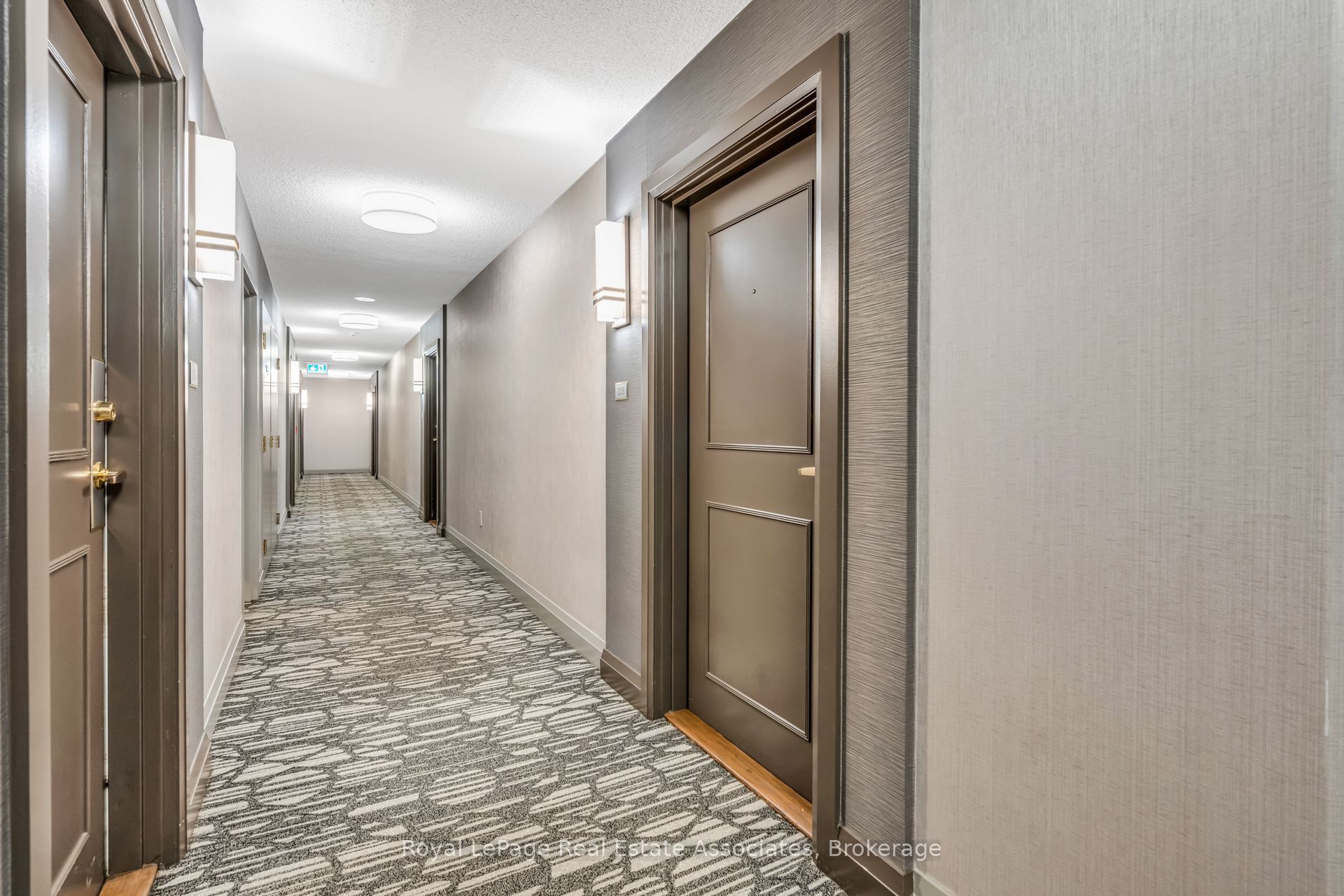 1140 Parkwest Place 208, Mississauga, ON L5E 3K9 photo 4
