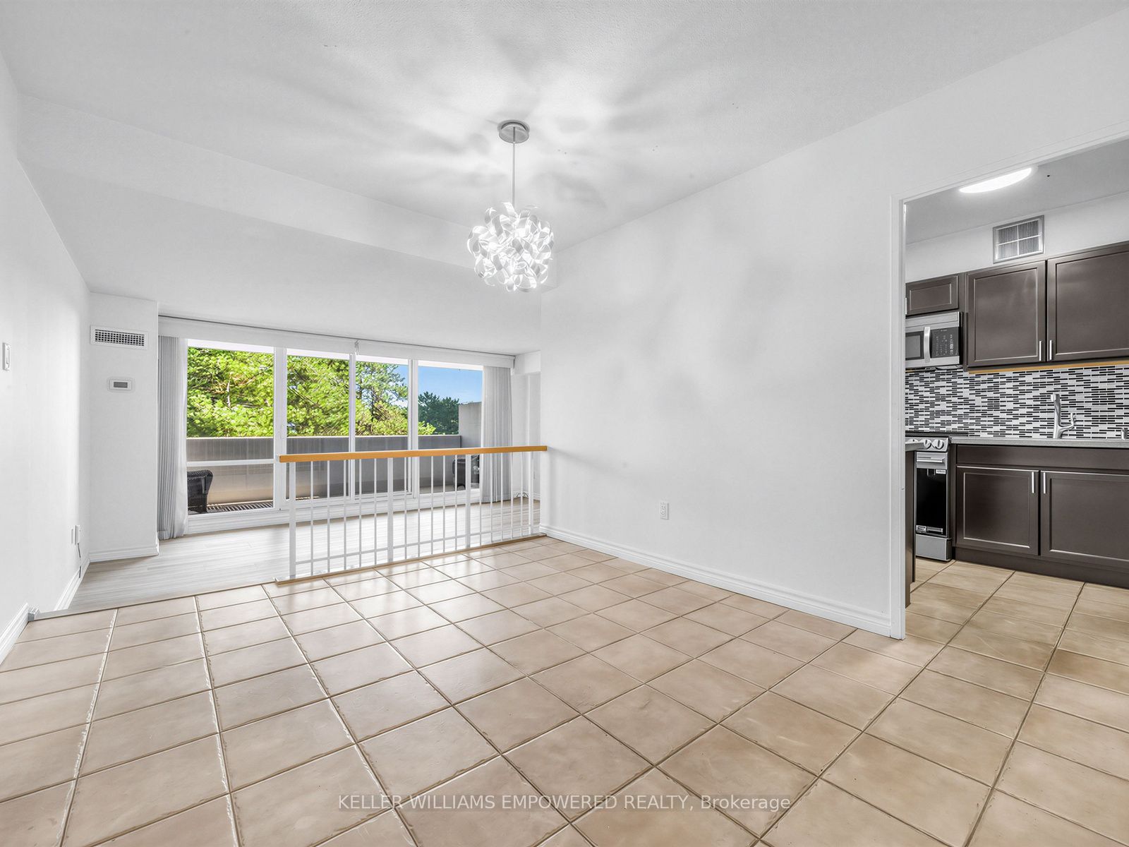 240 Scarlett Road 406, Toronto, ON M6N 4X4 photo 4