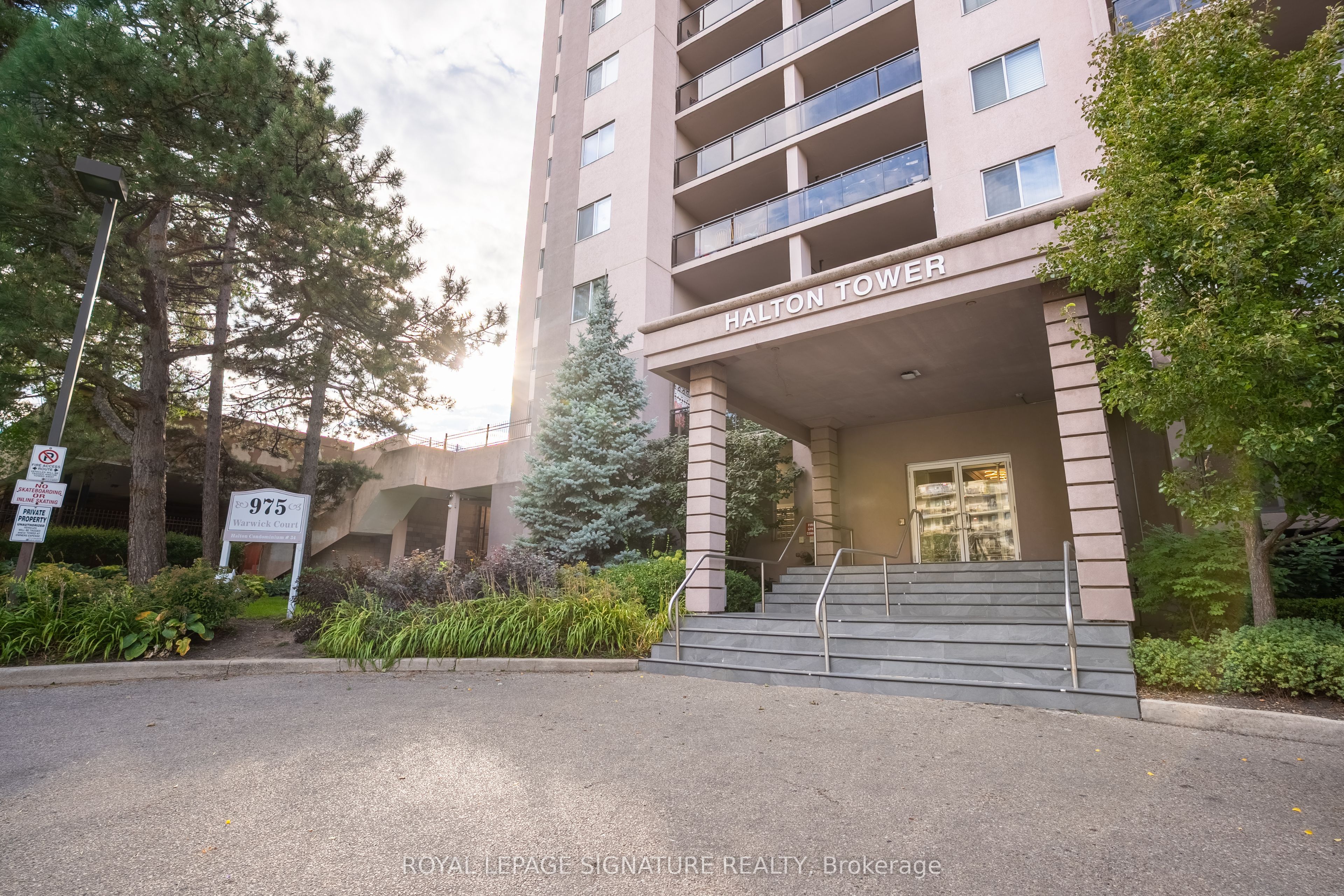 975 Warwick Court 1608, Burlington, ON L7T 3Z7