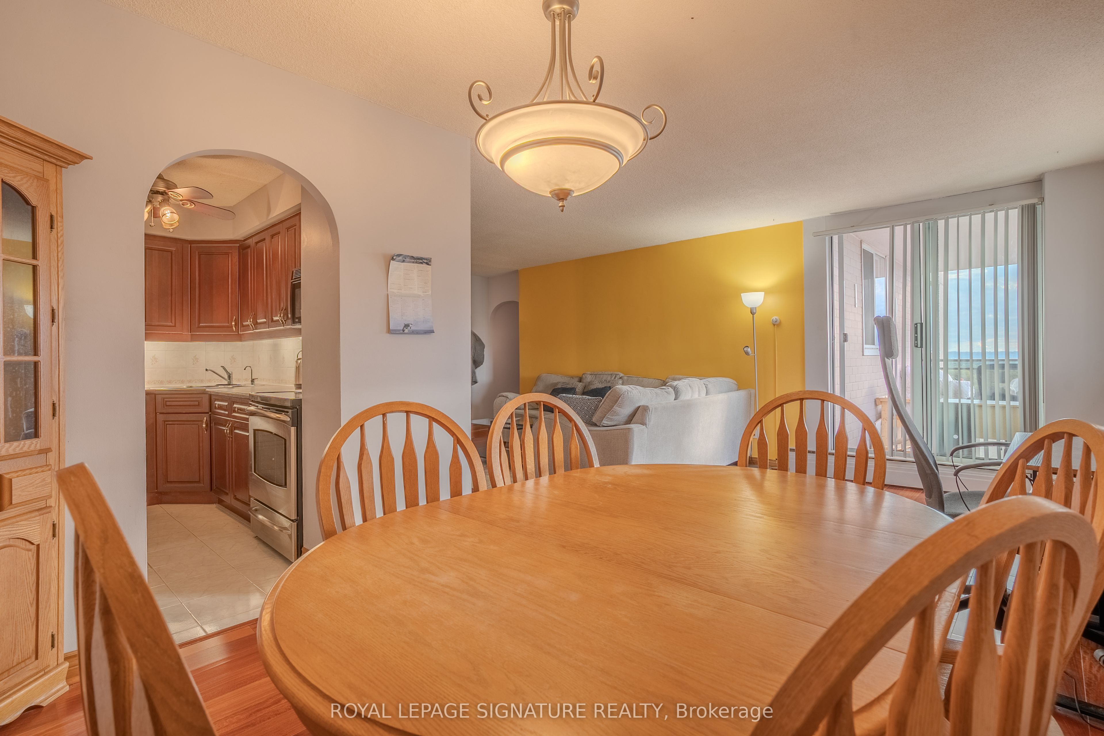 975 Warwick Court 1608, Burlington, ON L7T 3Z7 photo 5