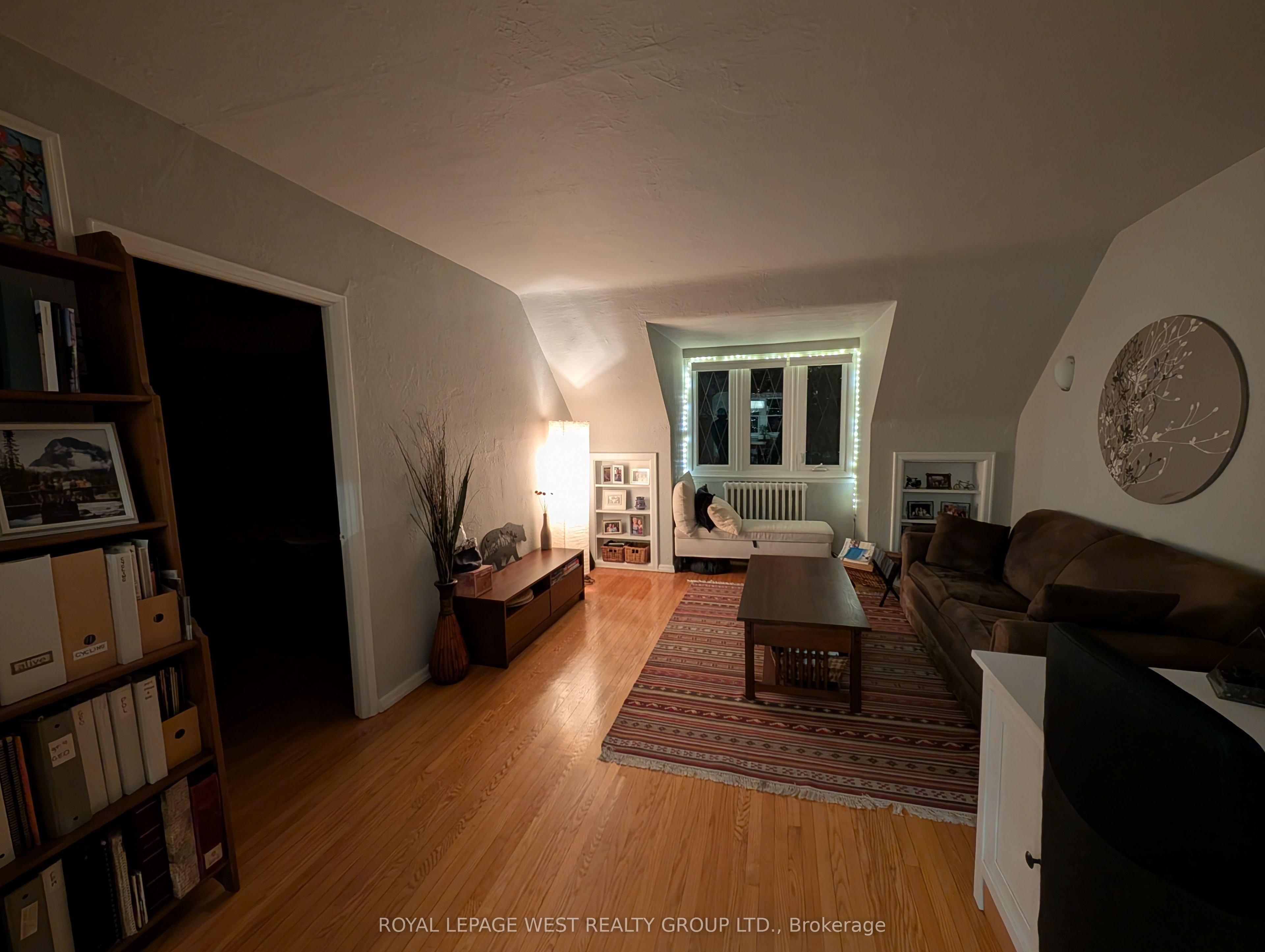 27 Mossom Road 6, Toronto, ON M6S 1L9 photo 2