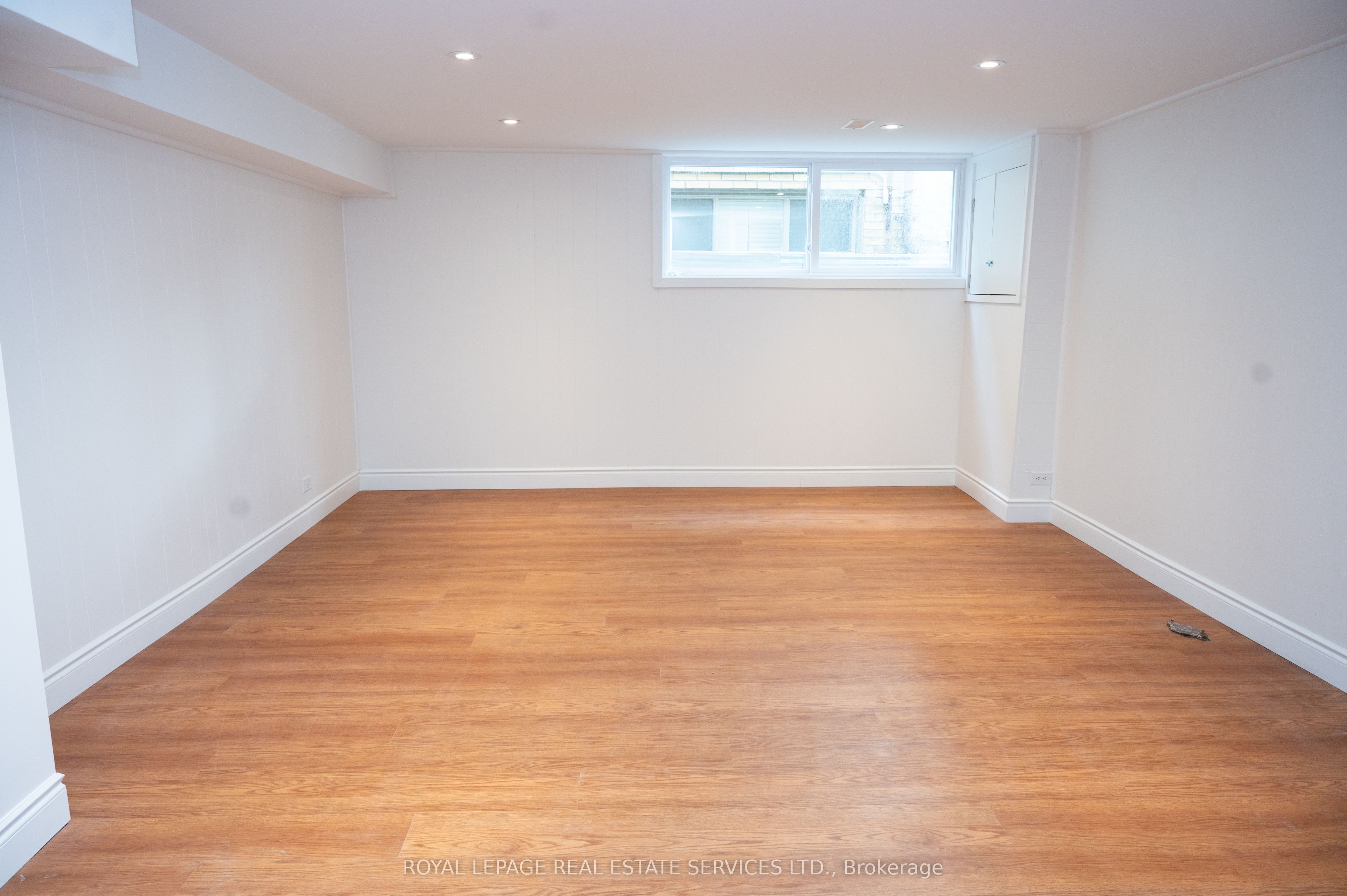35 Silverhill Drive Lower, Toronto, ON M9B 3W3 photo 3