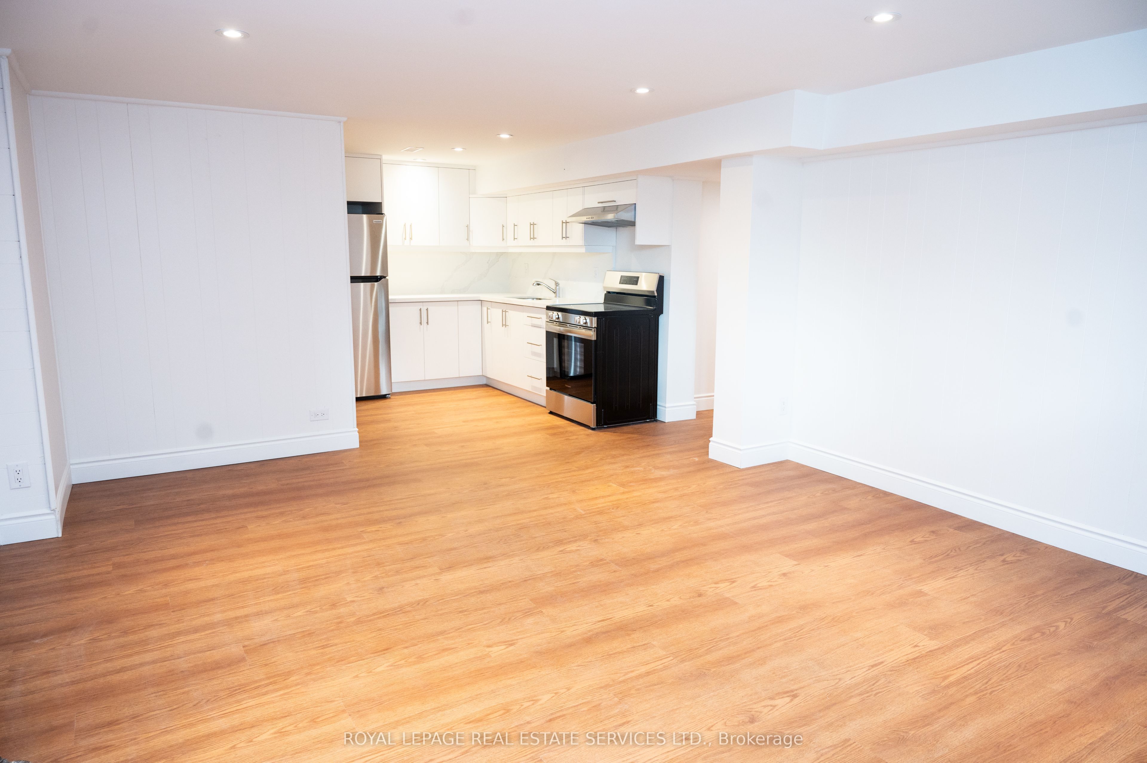 35 Silverhill Drive Lower, Toronto, ON M9B 3W3 photo 5