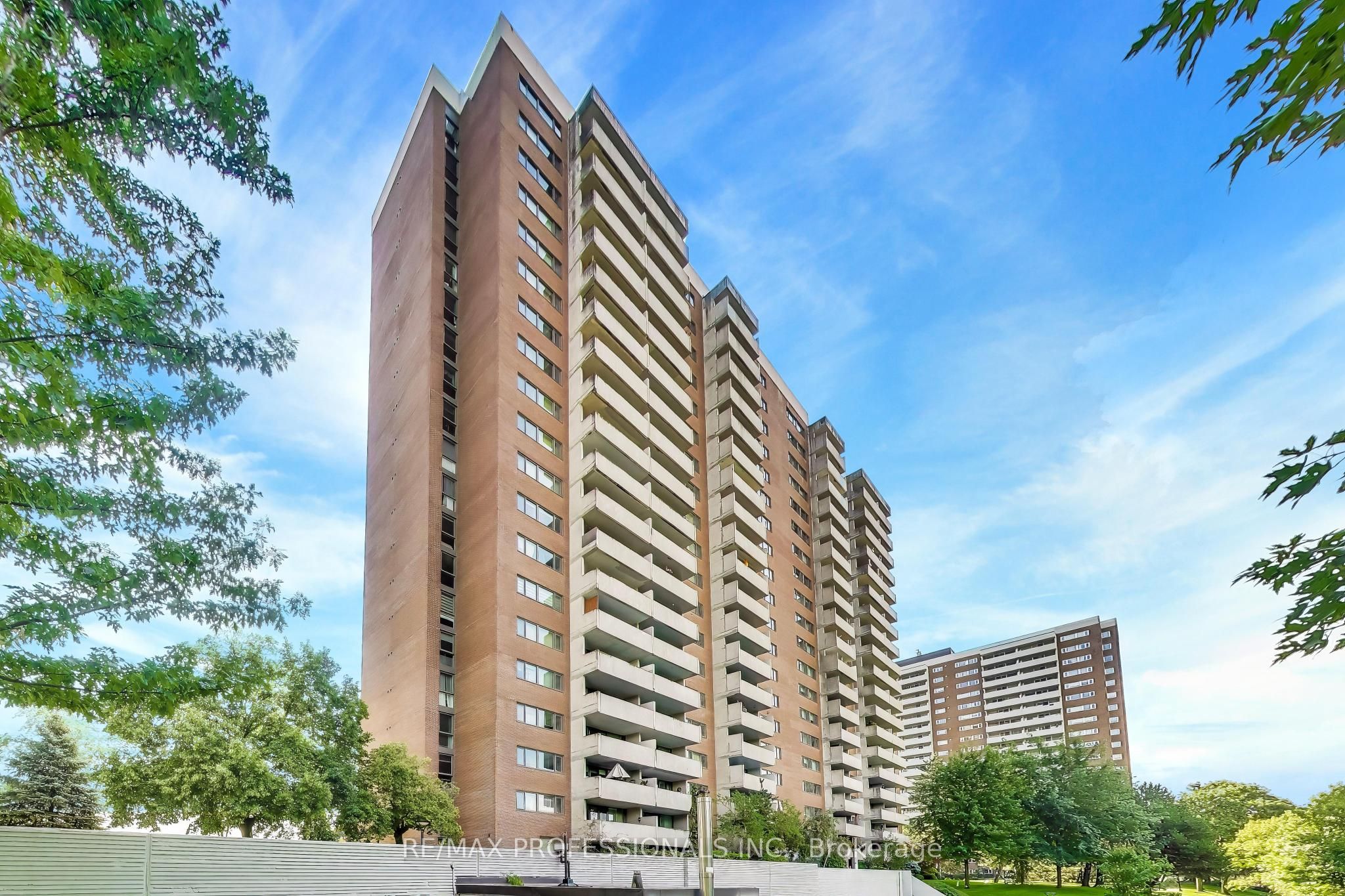 260 Scarlett Road 207, Toronto, ON M6N 4X6 photo 2