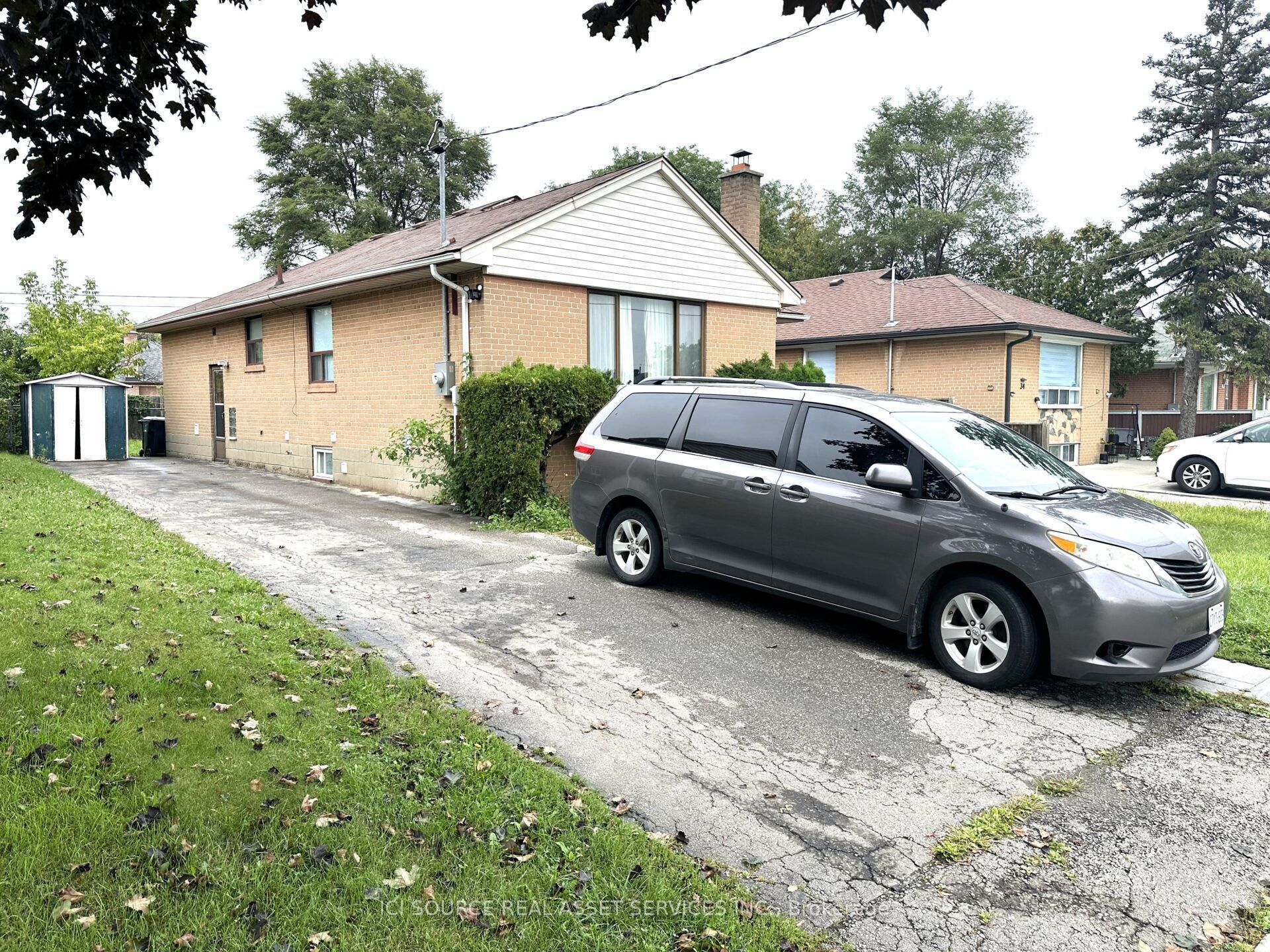 36 Hinton Road Main Fl, Toronto, ON M9W 2V5 photo 2