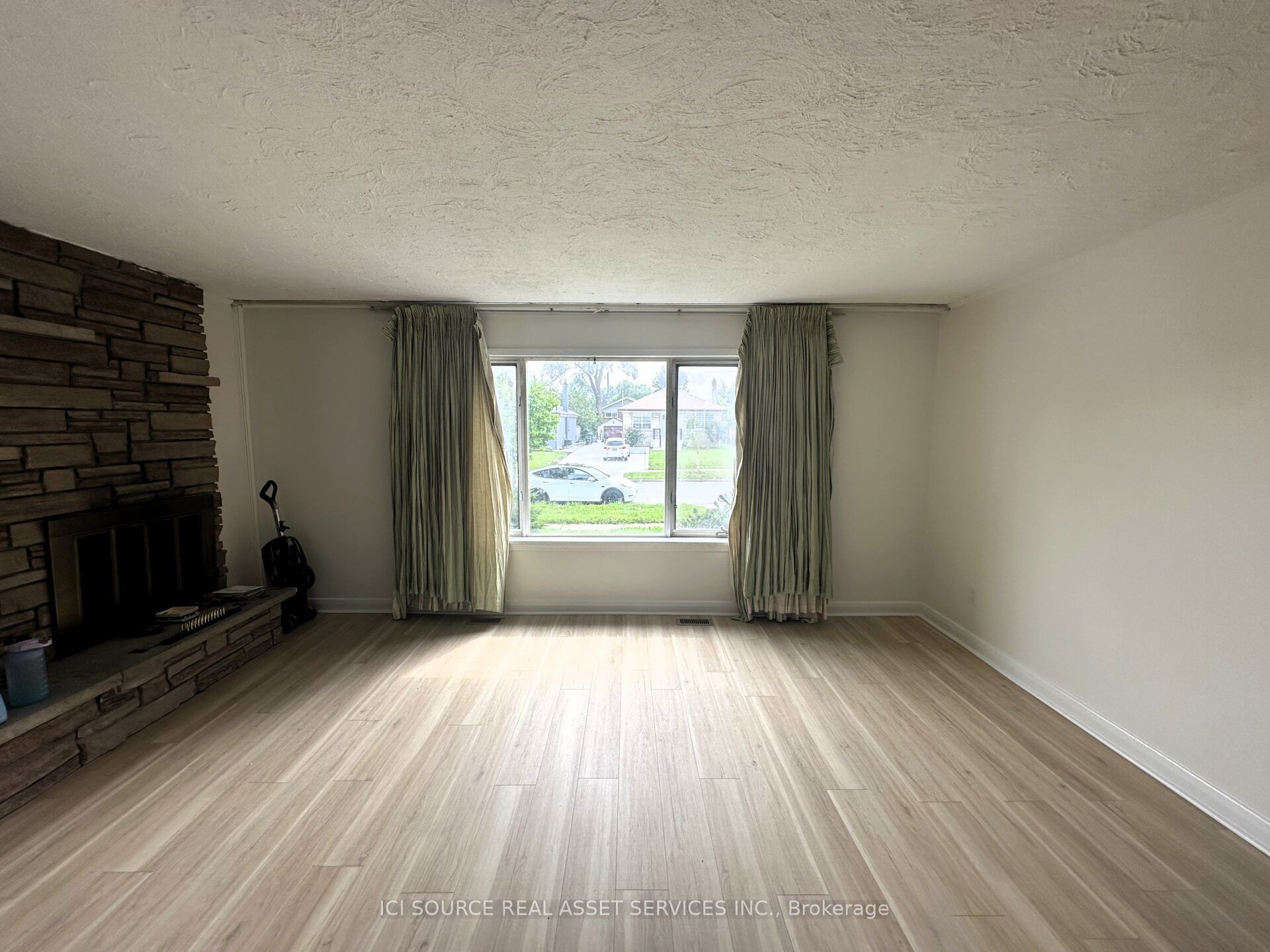 36 Hinton Road Main Fl, Toronto, ON M9W 2V5 photo 3