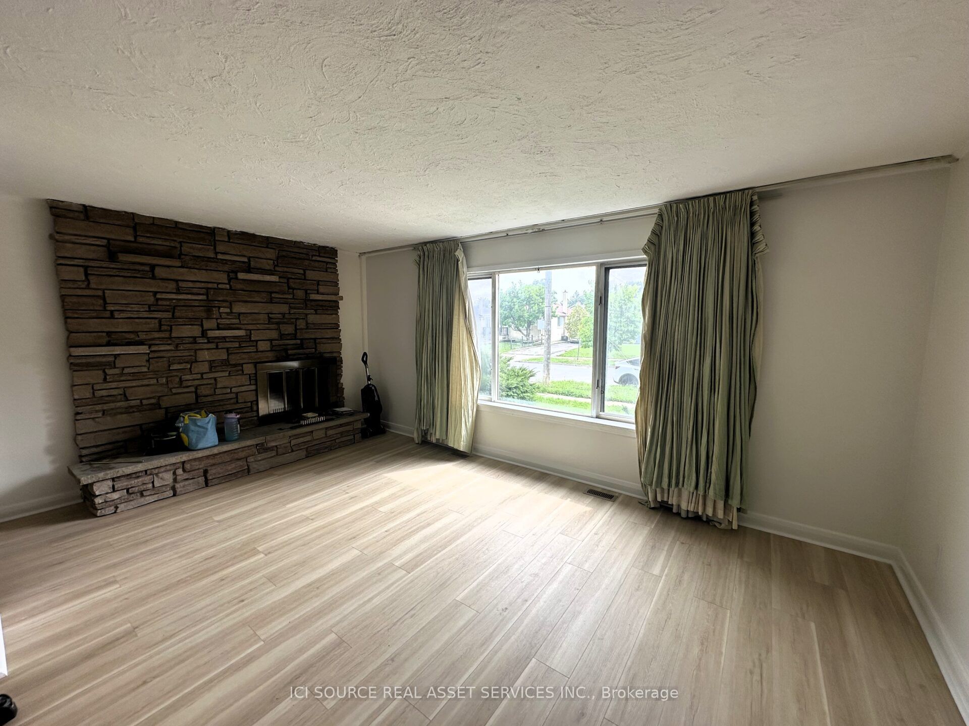 36 Hinton Road Main Fl, Toronto, ON M9W 2V5 photo 4