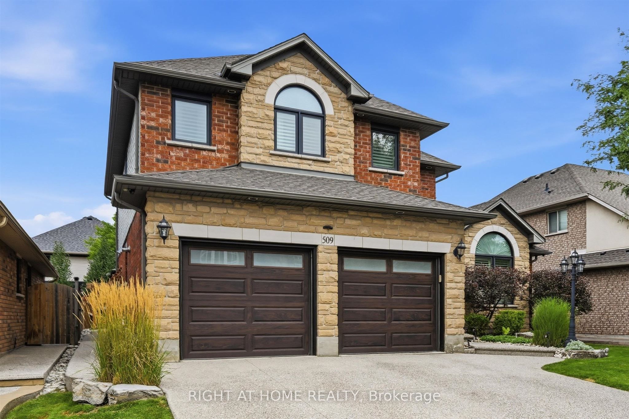 509 Larkspur Lane, Burlington, ON L7T 4L8 photo 2