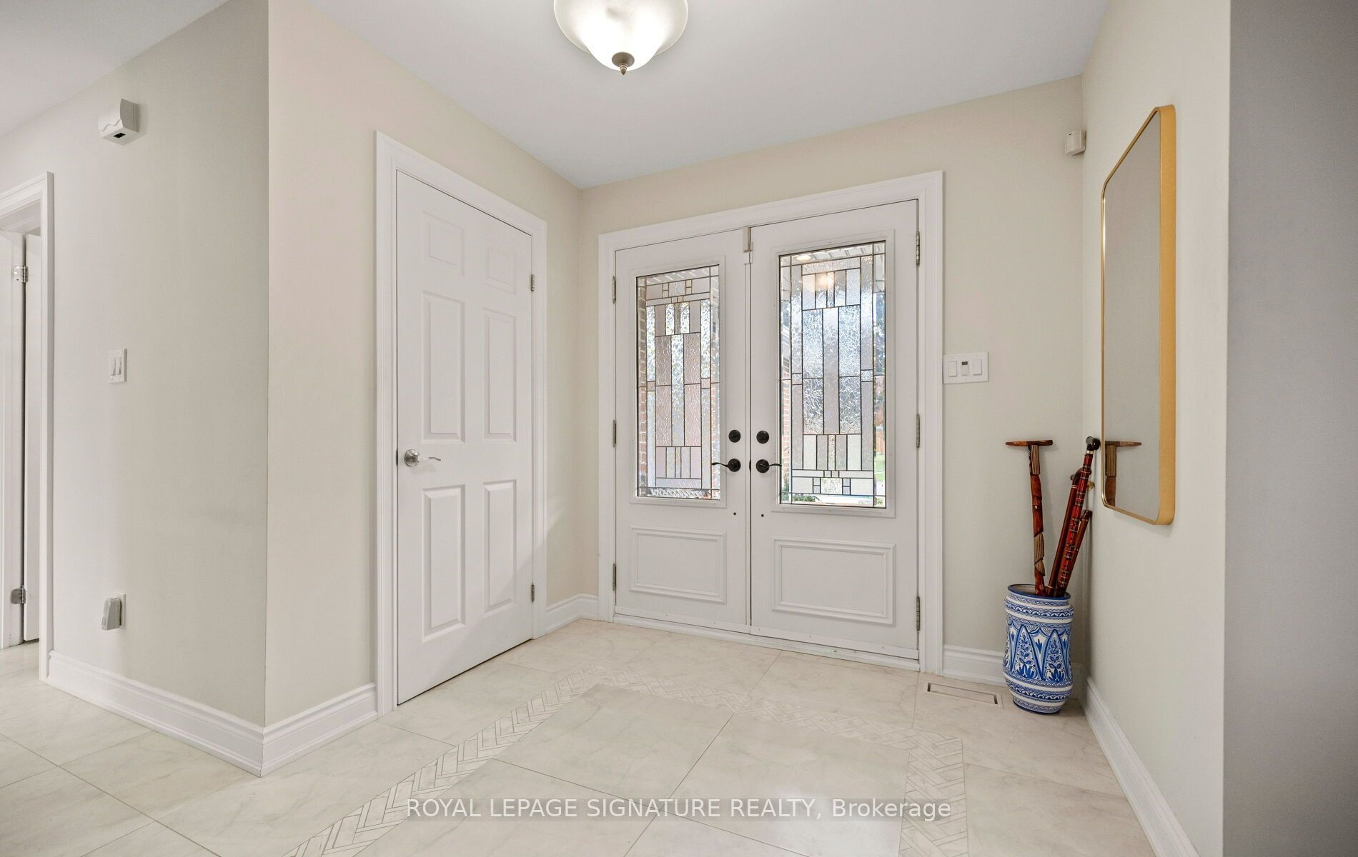 1892 Beechknoll Avenue, Mississauga, ON L4W 2G3 photo 2