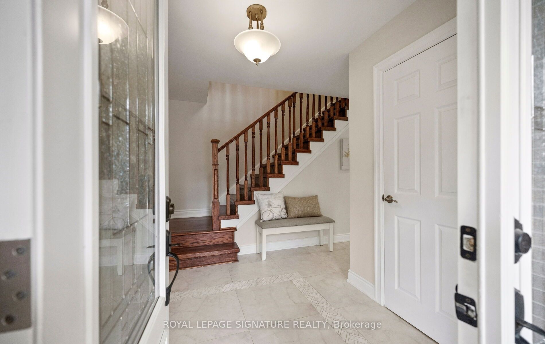1892 Beechknoll Avenue, Mississauga, ON L4W 2G3 photo 3