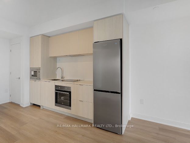 86 Dundas Street E 1015, Mississauga, ON L5A 1W4 photo 3