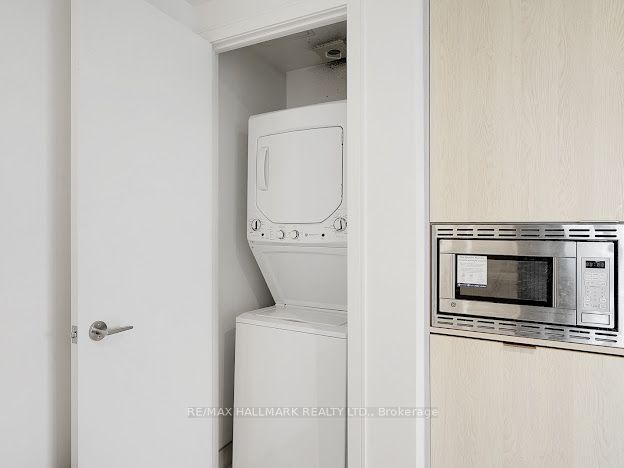 86 Dundas Street E 1015, Mississauga, ON L5A 1W4 photo 5