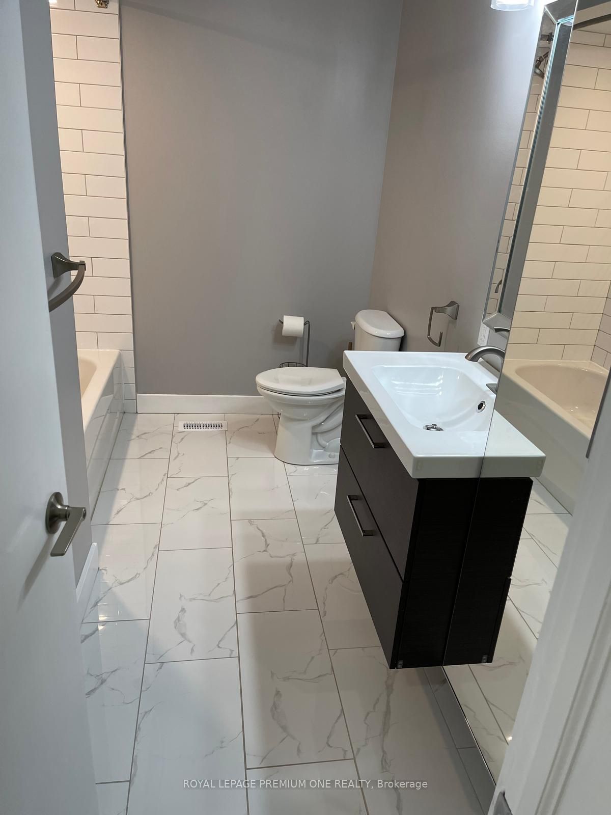 106 Trowell Avenue Main, Toronto, ON M6M 1L7 photo 4