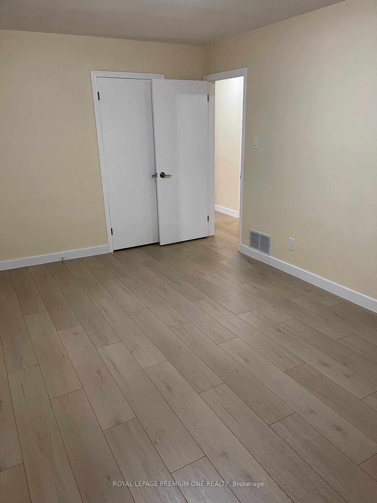 106 Trowell Avenue Main, Toronto, ON M6M 1L7 photo 5