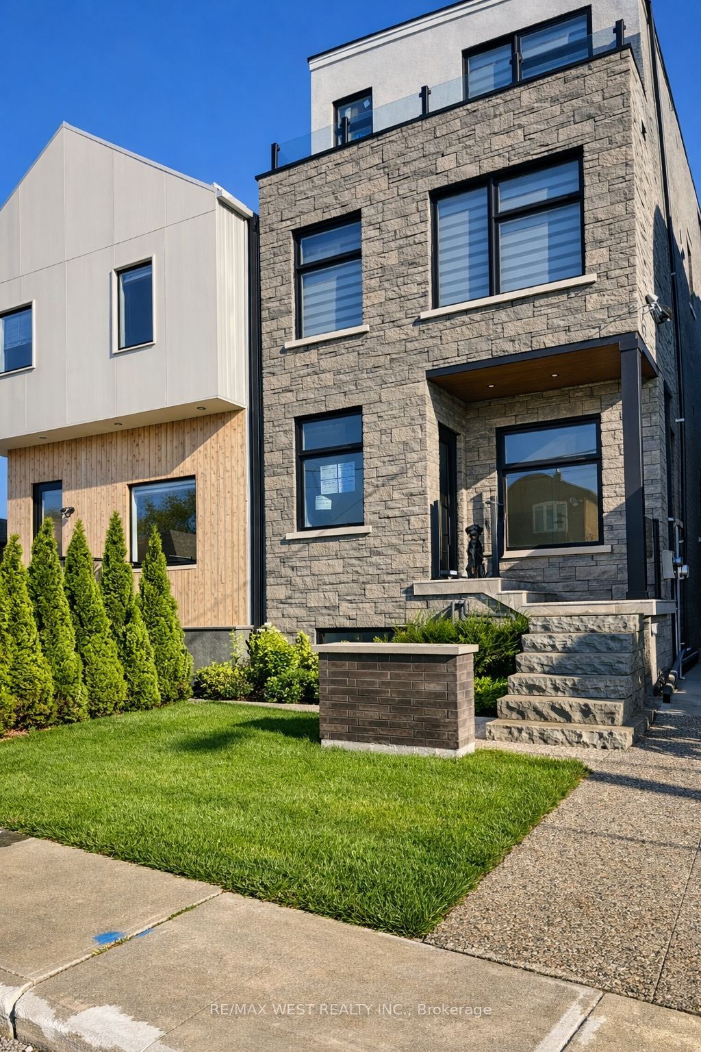 93 Hatherley Road Main Floor, Toronto, ON M6E 1W3 photo 3