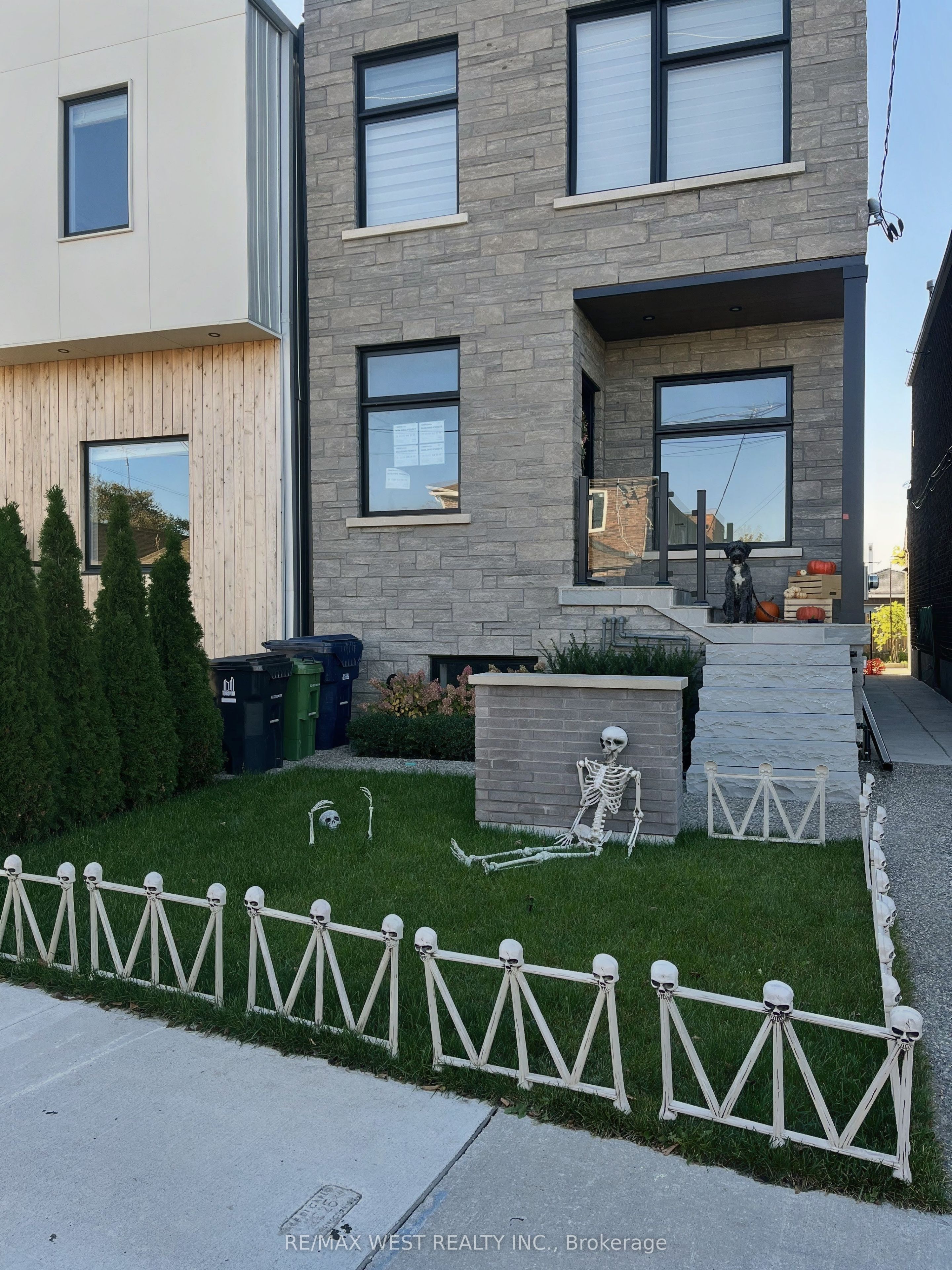 93 Hatherley Road Main Floor, Toronto, ON M6E 1W3 photo 4