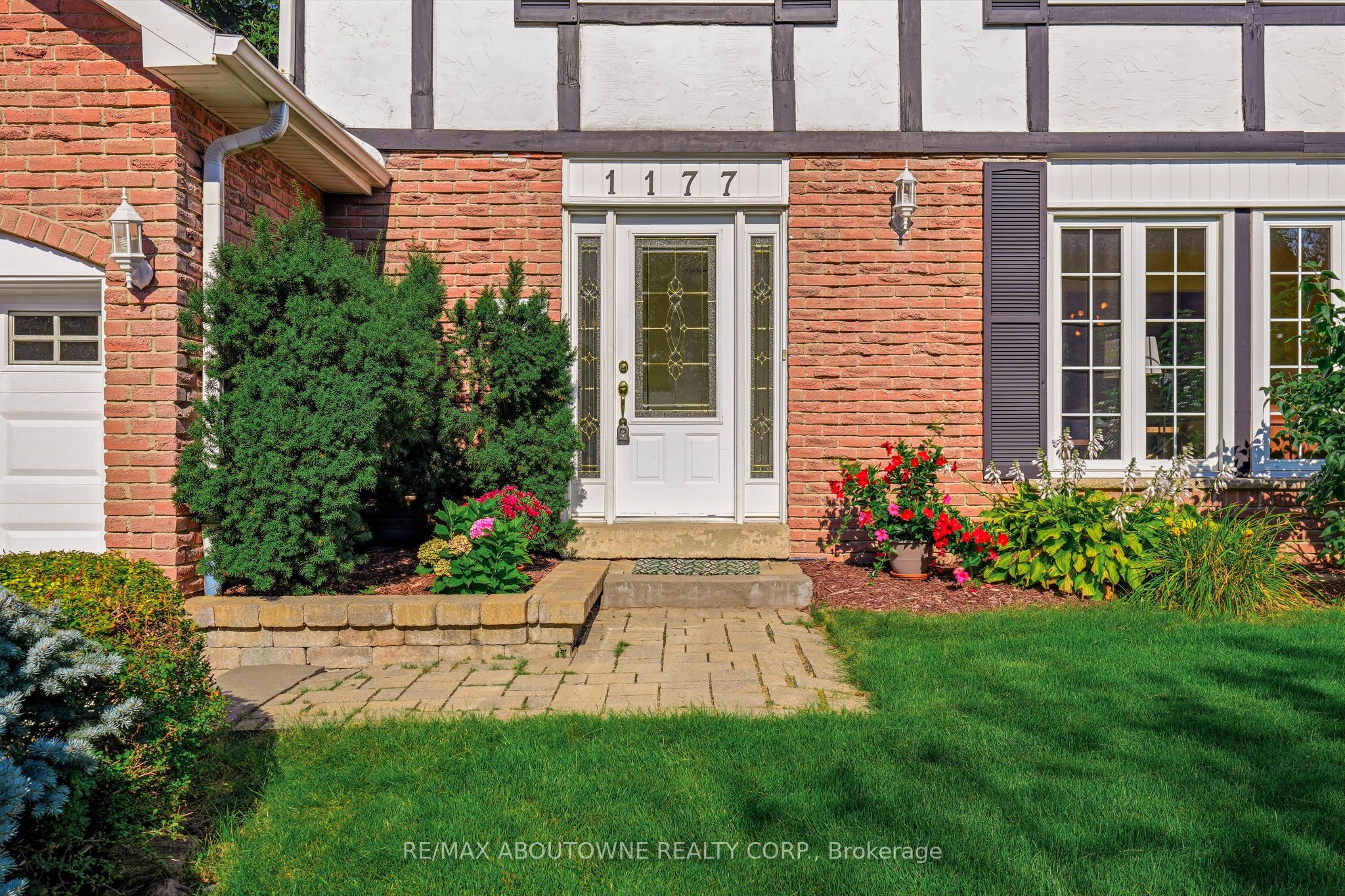 1177 Grand Boulevard, Oakville, ON L6H 2V2 photo 2