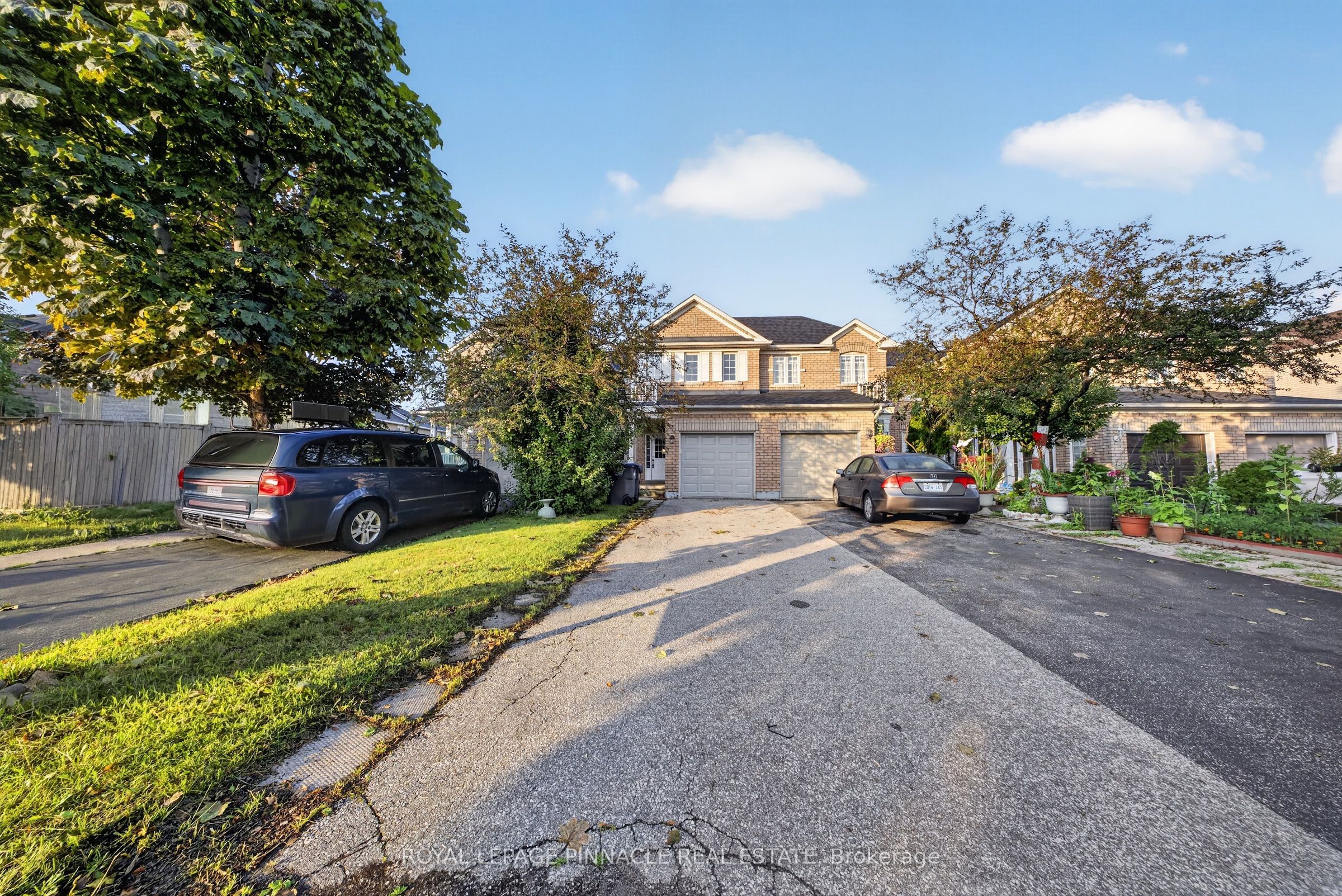 787 Avocado Crescent, Mississauga, ON L5W 1H4 photo 2