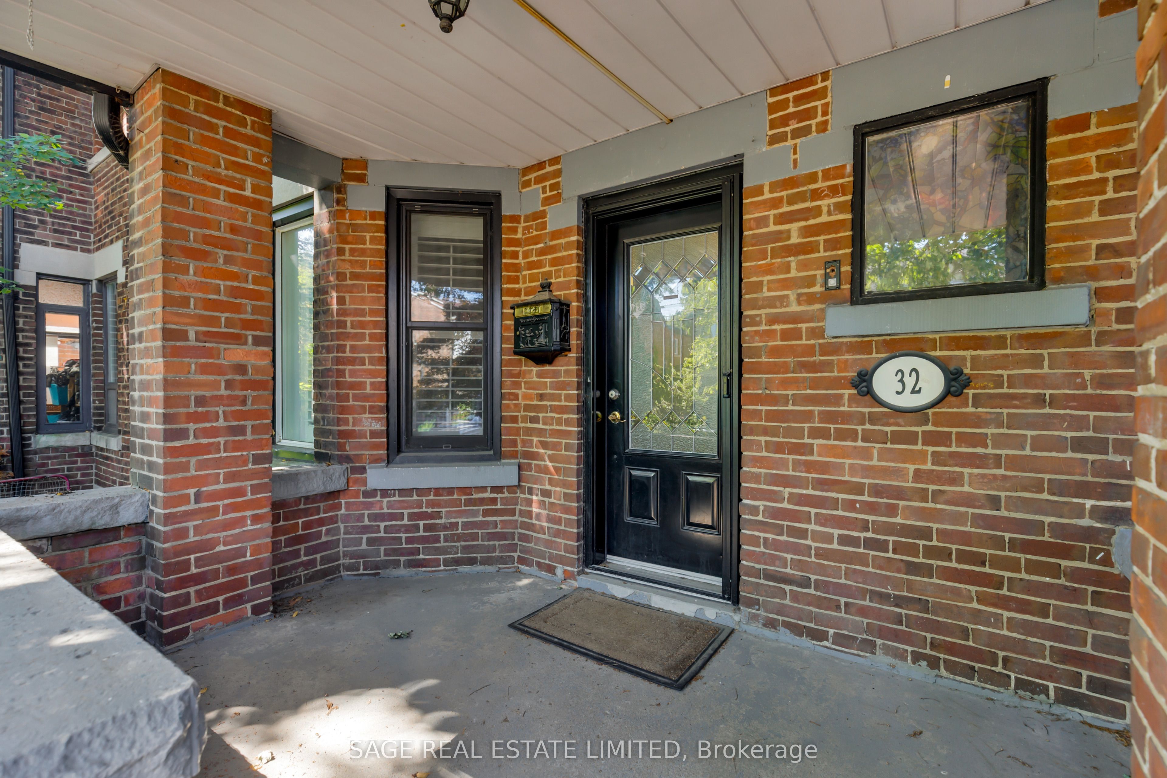 32 Roblocke Avenue Main, Toronto, ON M6G 3R7 photo 2