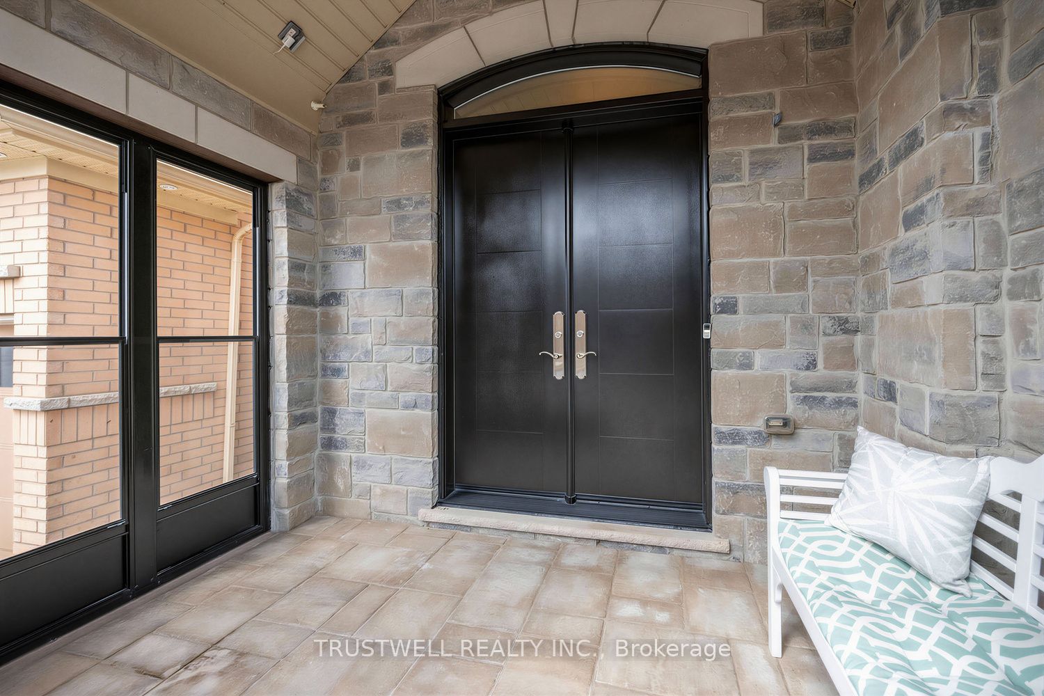1295 Sim Place, Milton, ON L9T 8M3 photo 3