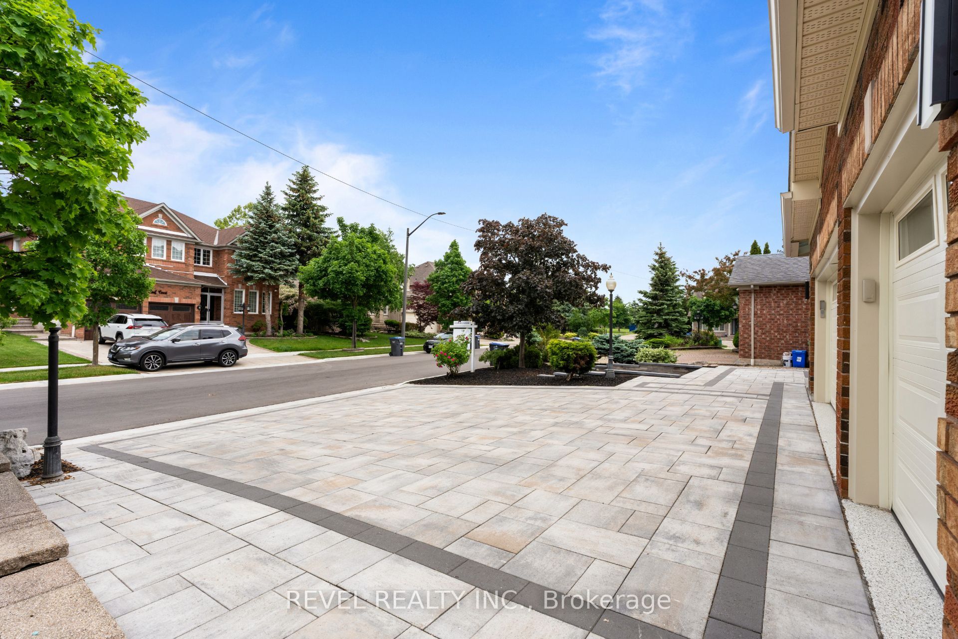 6872 Round Leaf Court, Mississauga, ON L5N 6X6 photo 3