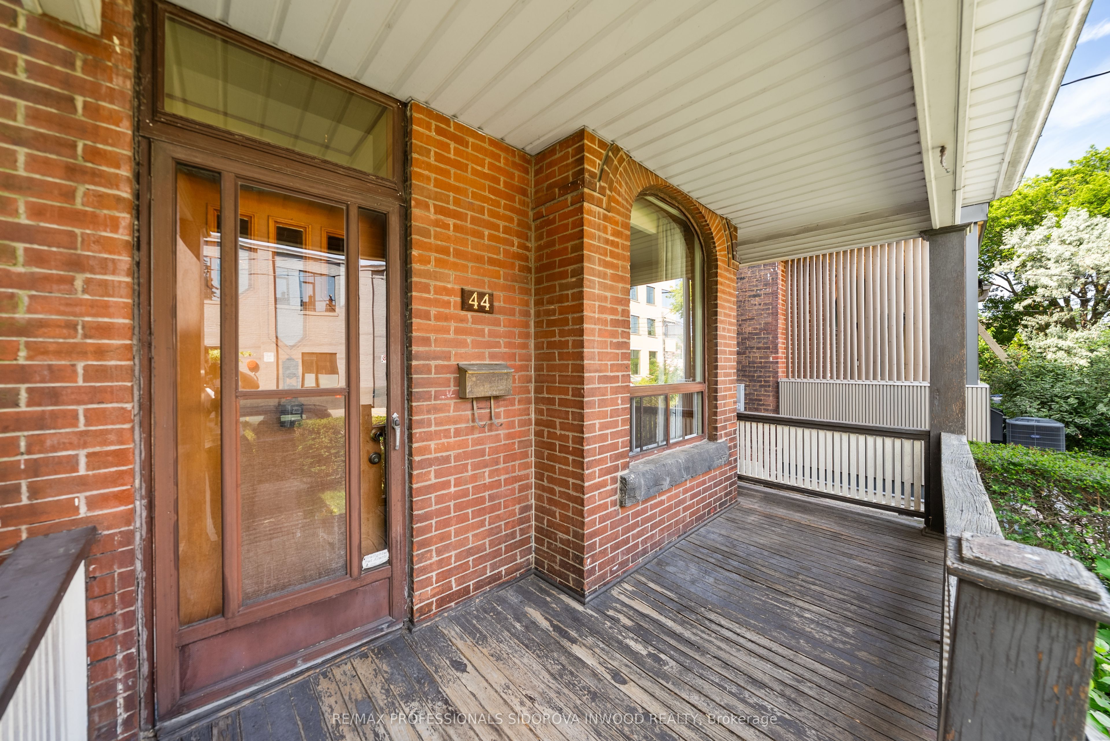 44 Golden Avenue, Toronto, ON M6R 2J4 photo 2